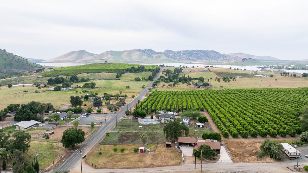 31068 Success Valley Dr, Porterville, CA 93257