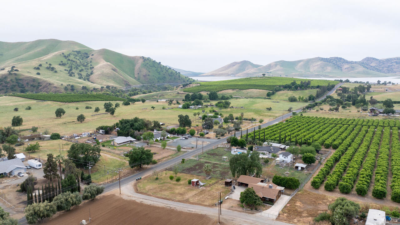 31068 Success Valley Dr, Porterville, CA 93257