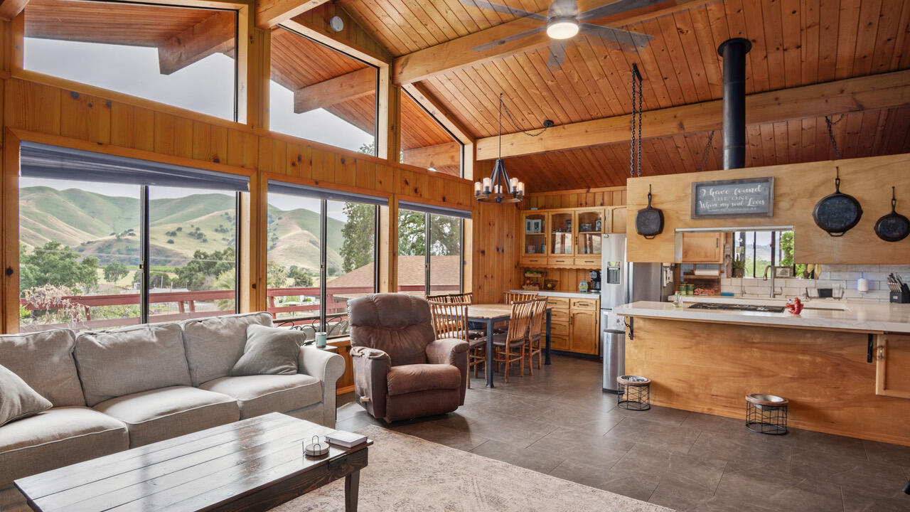 31068 Success Valley Dr, Porterville, CA 93257