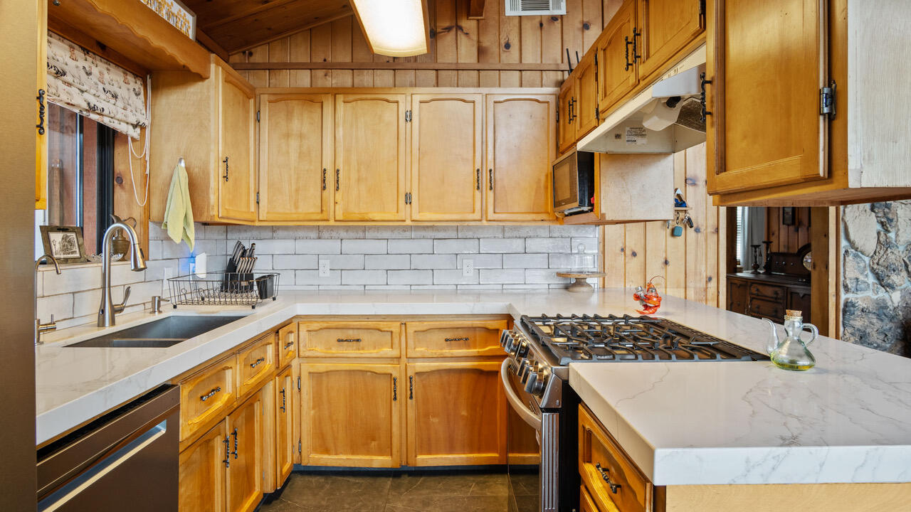 31068 Success Valley Dr, Porterville, CA 93257