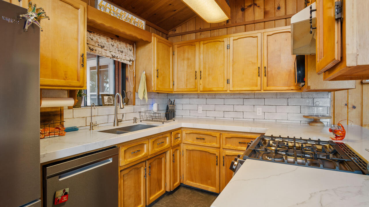 31068 Success Valley Dr, Porterville, CA 93257