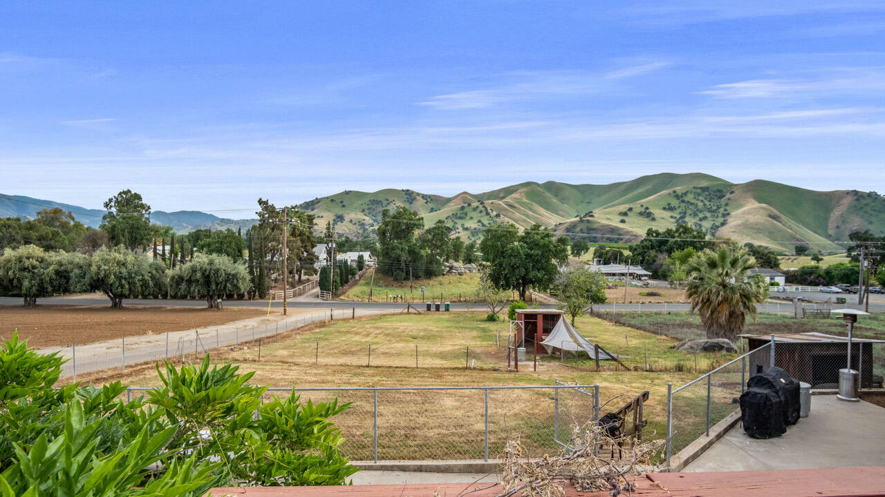 31068 Success Valley Dr, Porterville, CA 93257