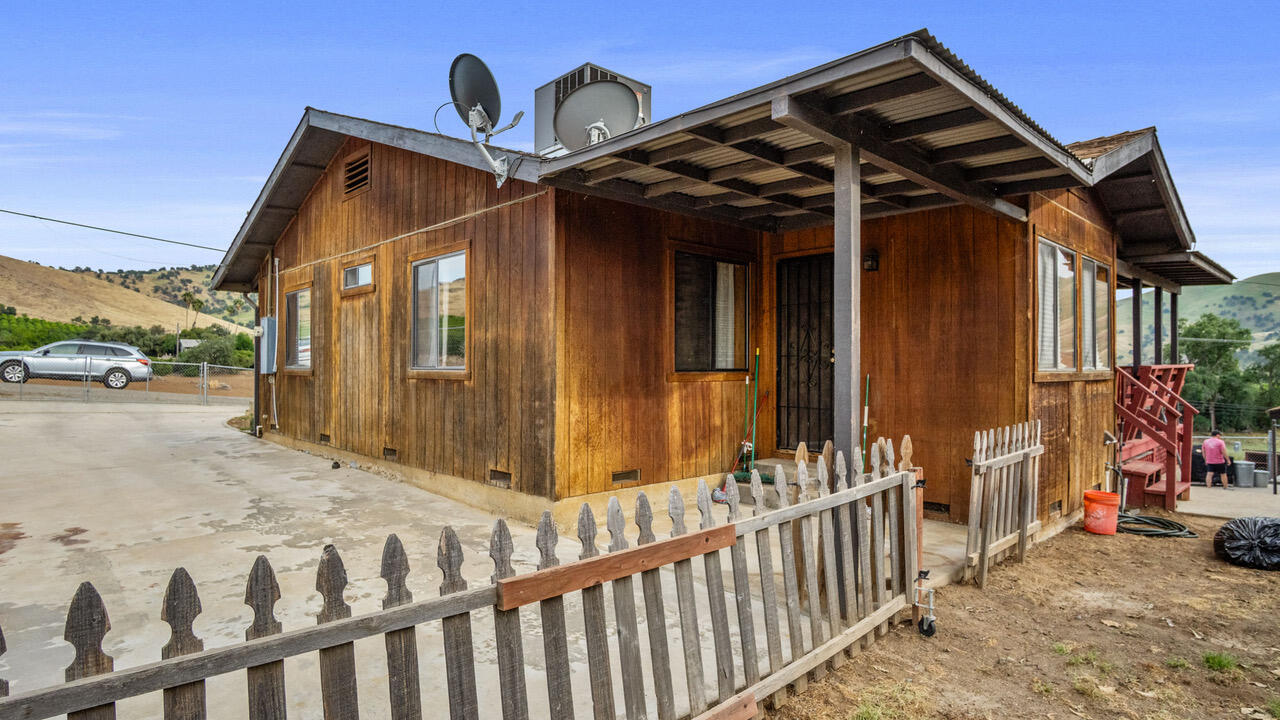 31068 Success Valley Dr, Porterville, CA 93257