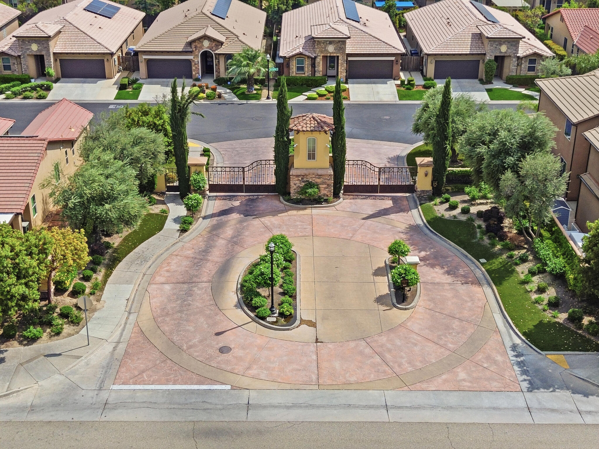 11327 N Via Napoli Dr, Fresno, CA 93730