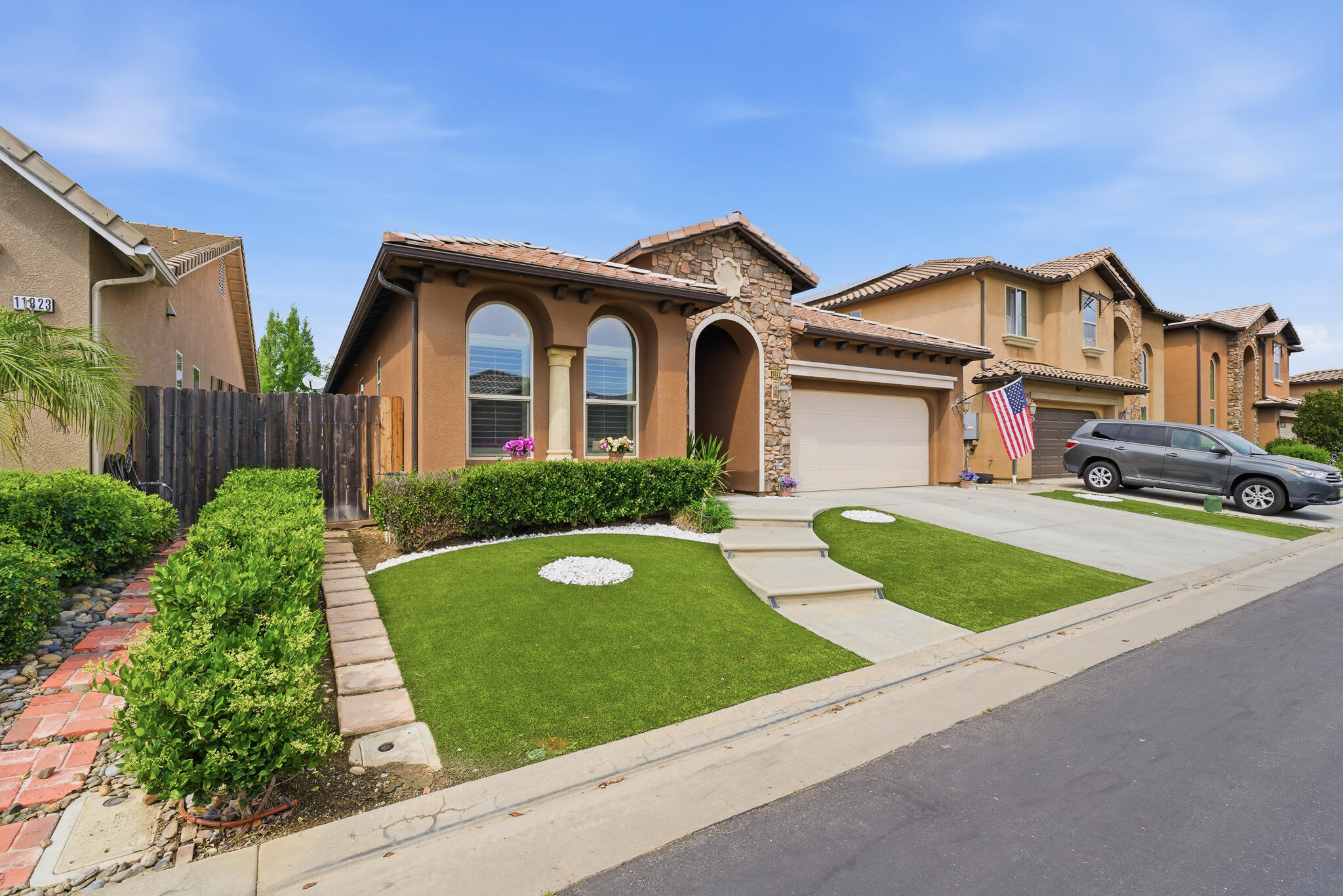 11327 N Via Napoli Dr, Fresno, CA 93730