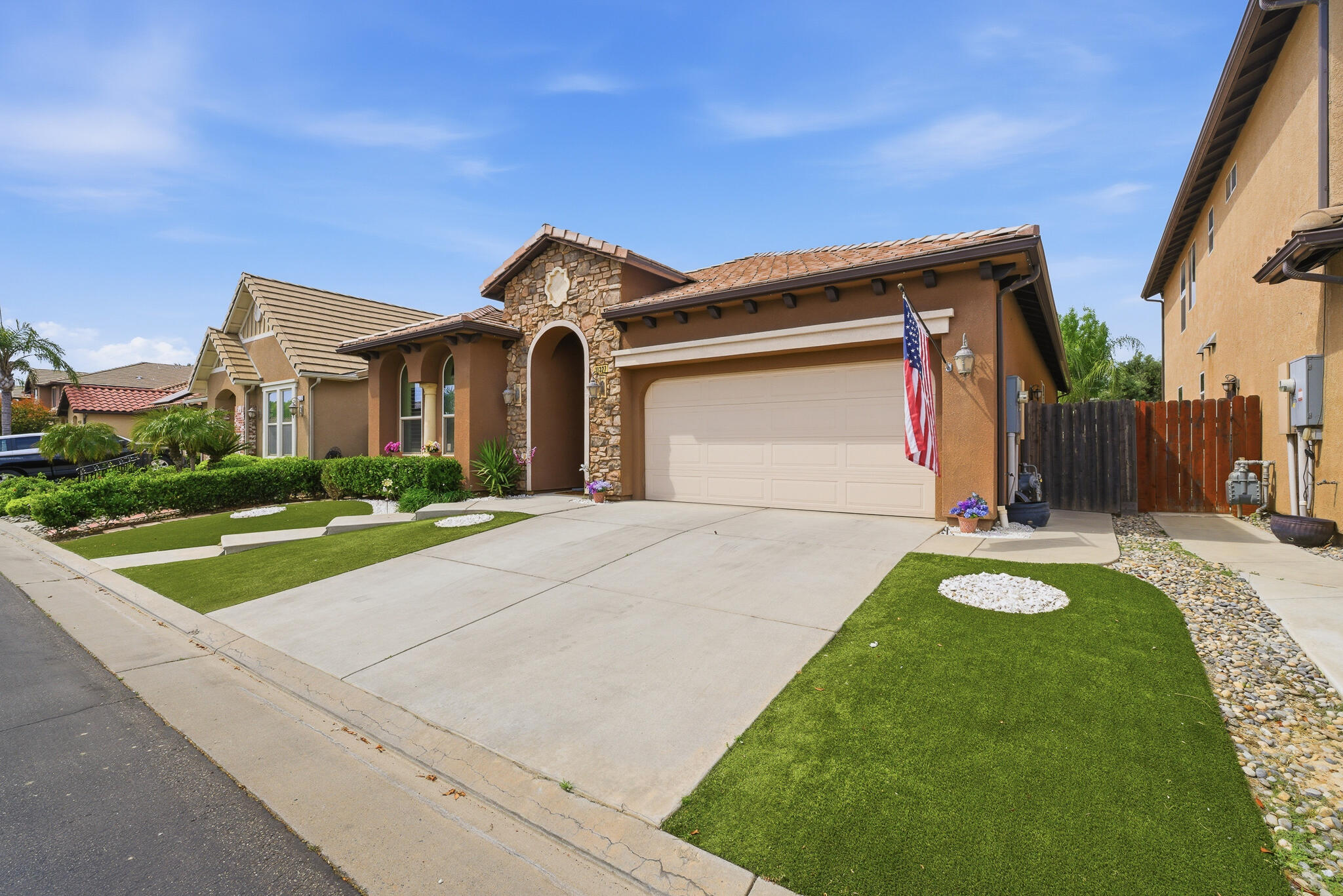 11327 N Via Napoli Dr, Fresno, CA 93730