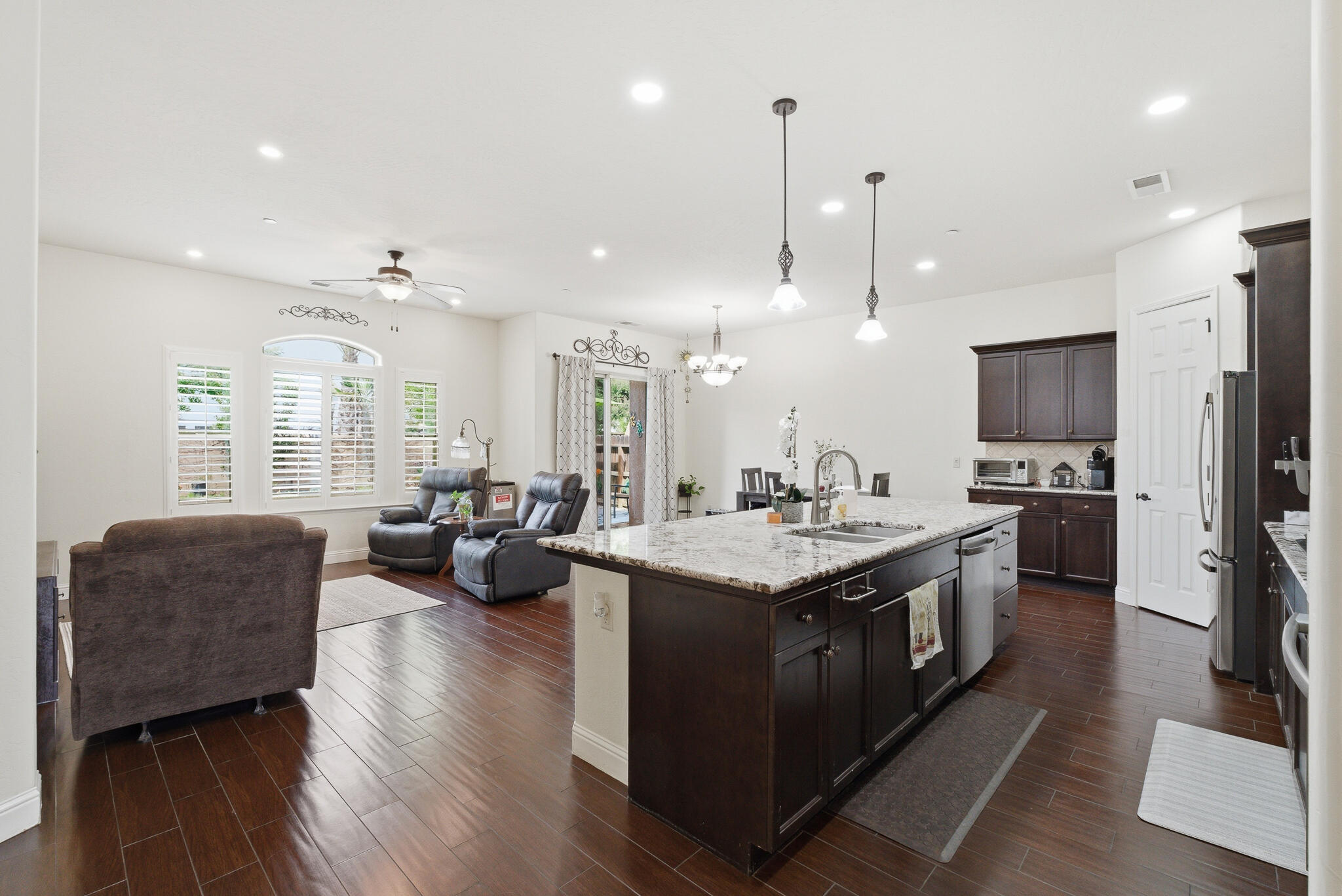 11327 N Via Napoli Dr, Fresno, CA 93730