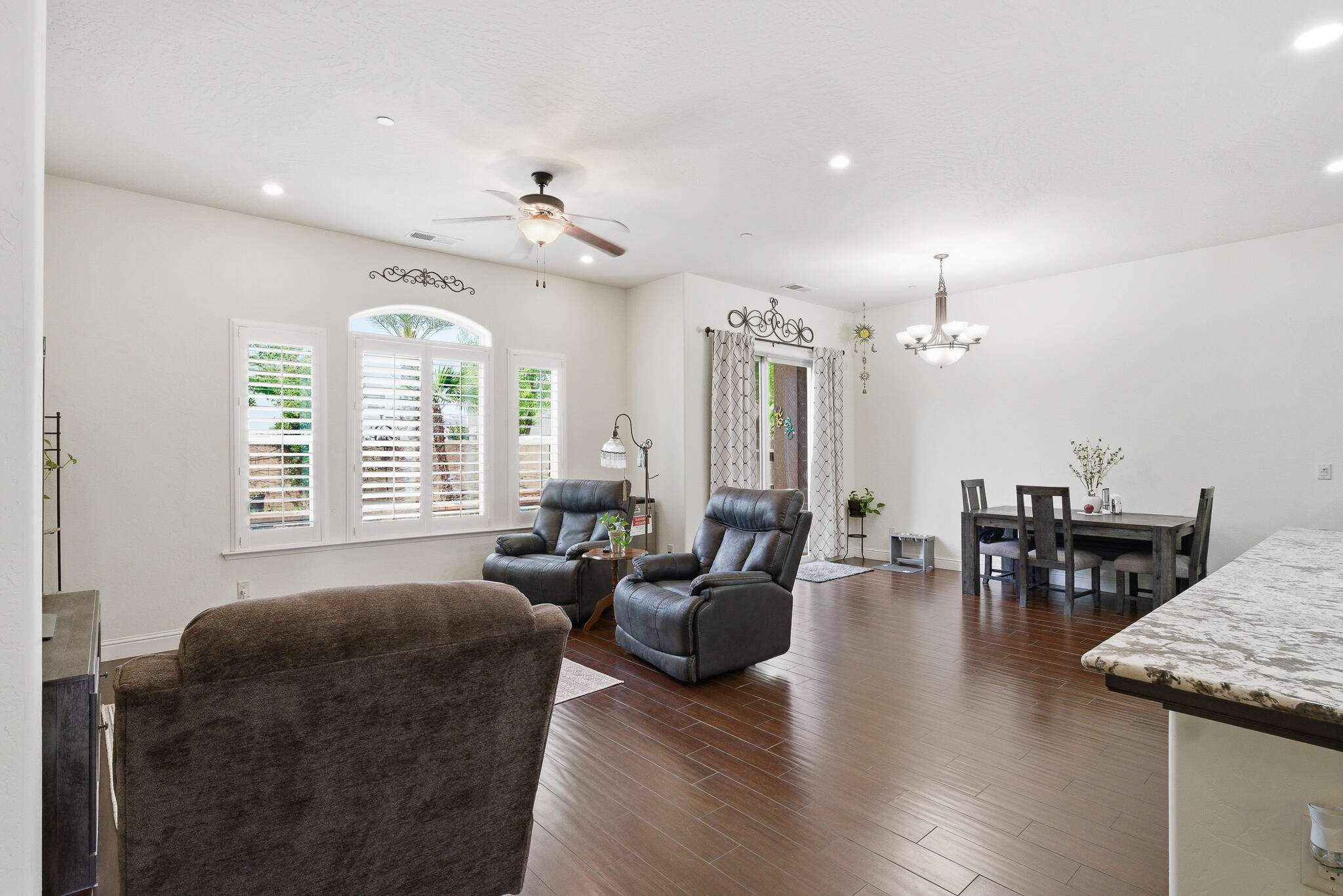 11327 N Via Napoli Dr, Fresno, CA 93730