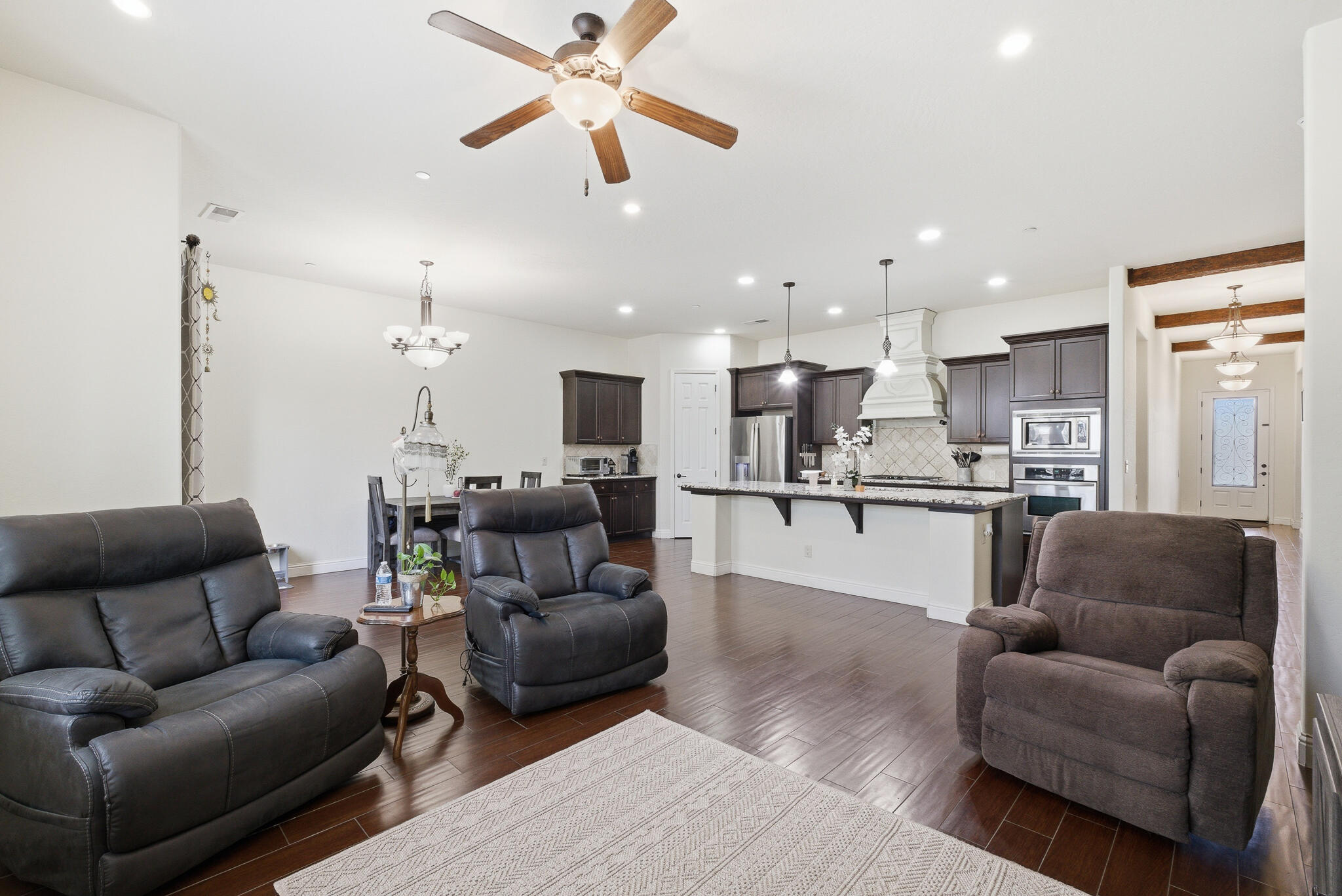 11327 N Via Napoli Dr, Fresno, CA 93730