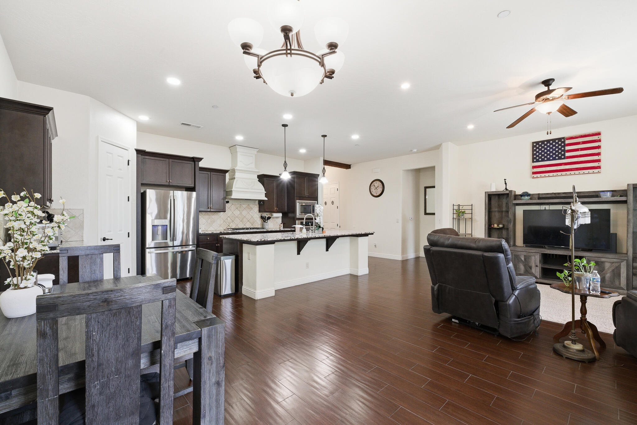 11327 N Via Napoli Dr, Fresno, CA 93730