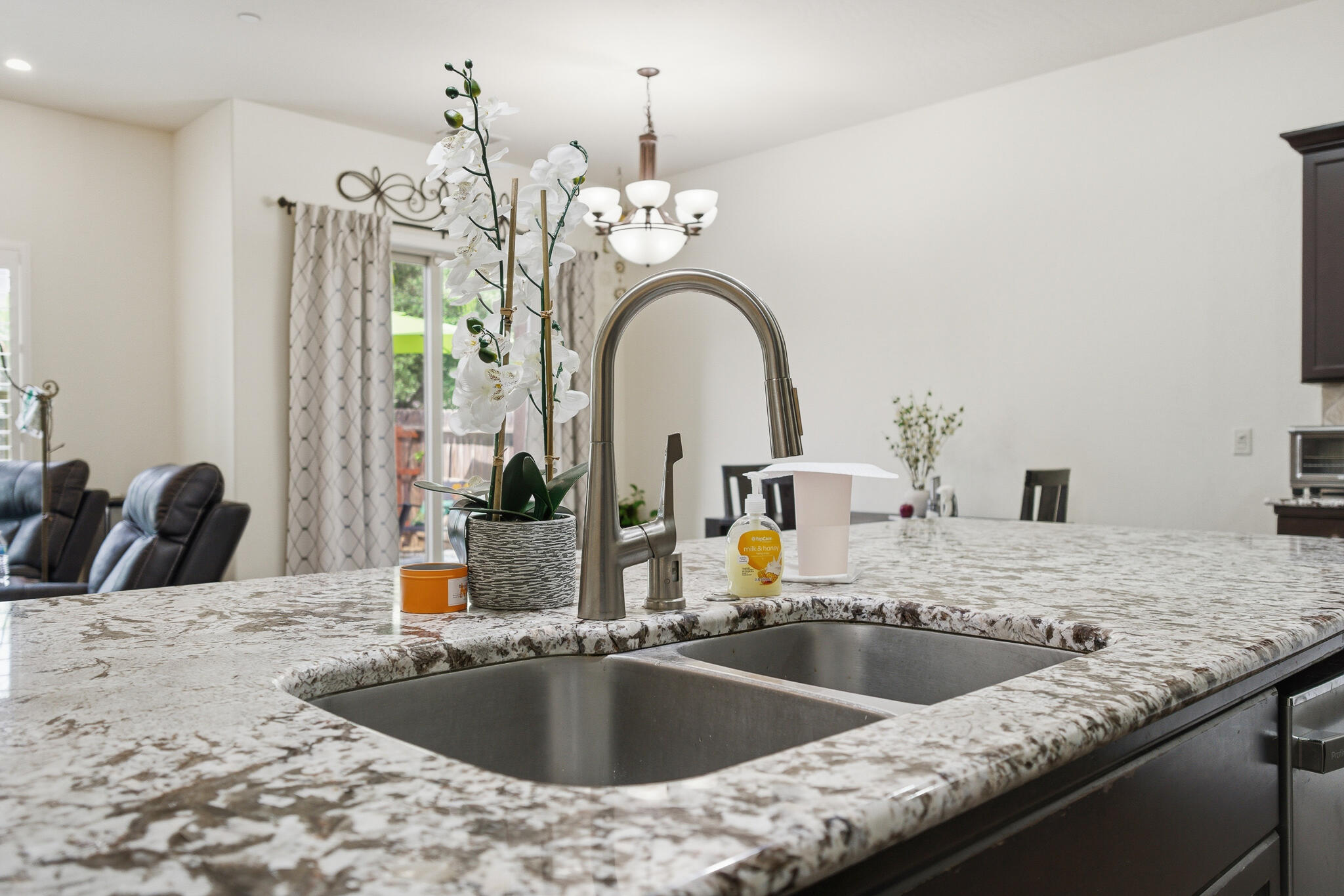 11327 N Via Napoli Dr, Fresno, CA 93730