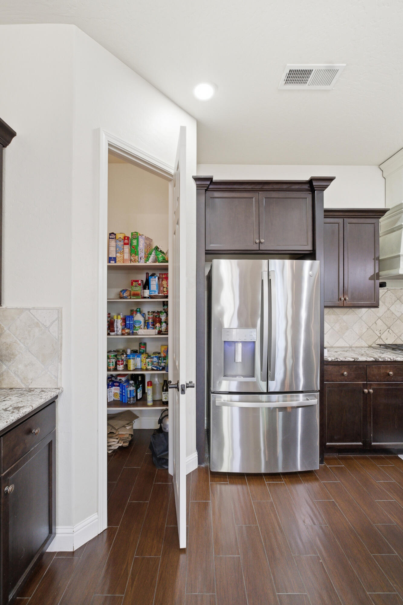 11327 N Via Napoli Dr, Fresno, CA 93730