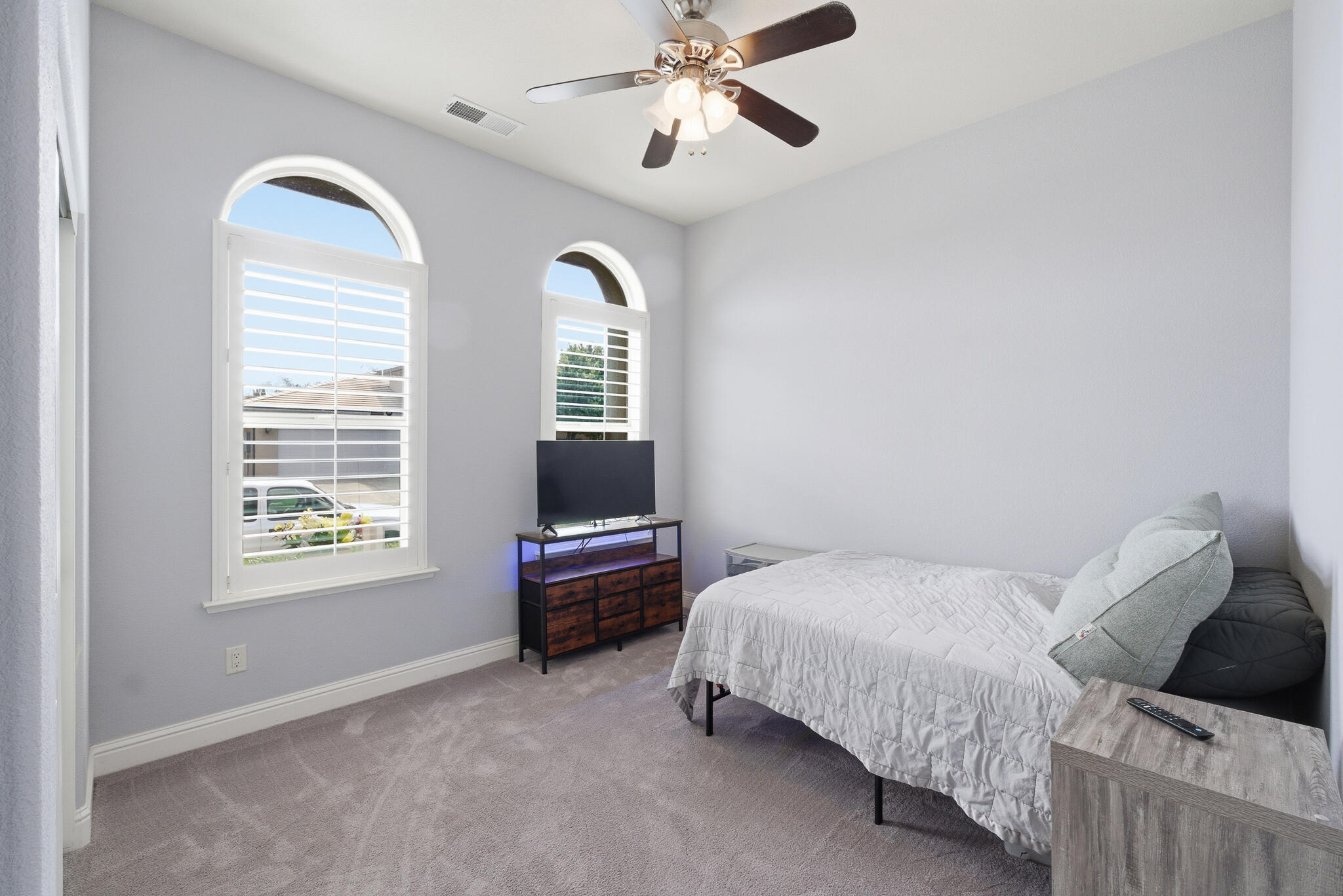 11327 N Via Napoli Dr, Fresno, CA 93730