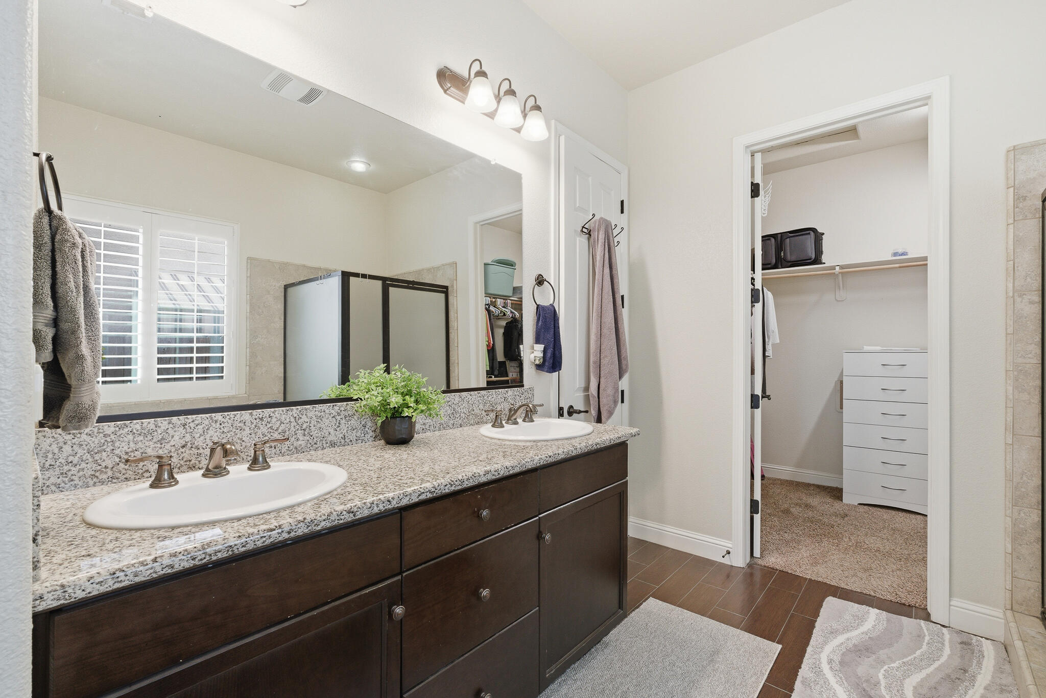 11327 N Via Napoli Dr, Fresno, CA 93730