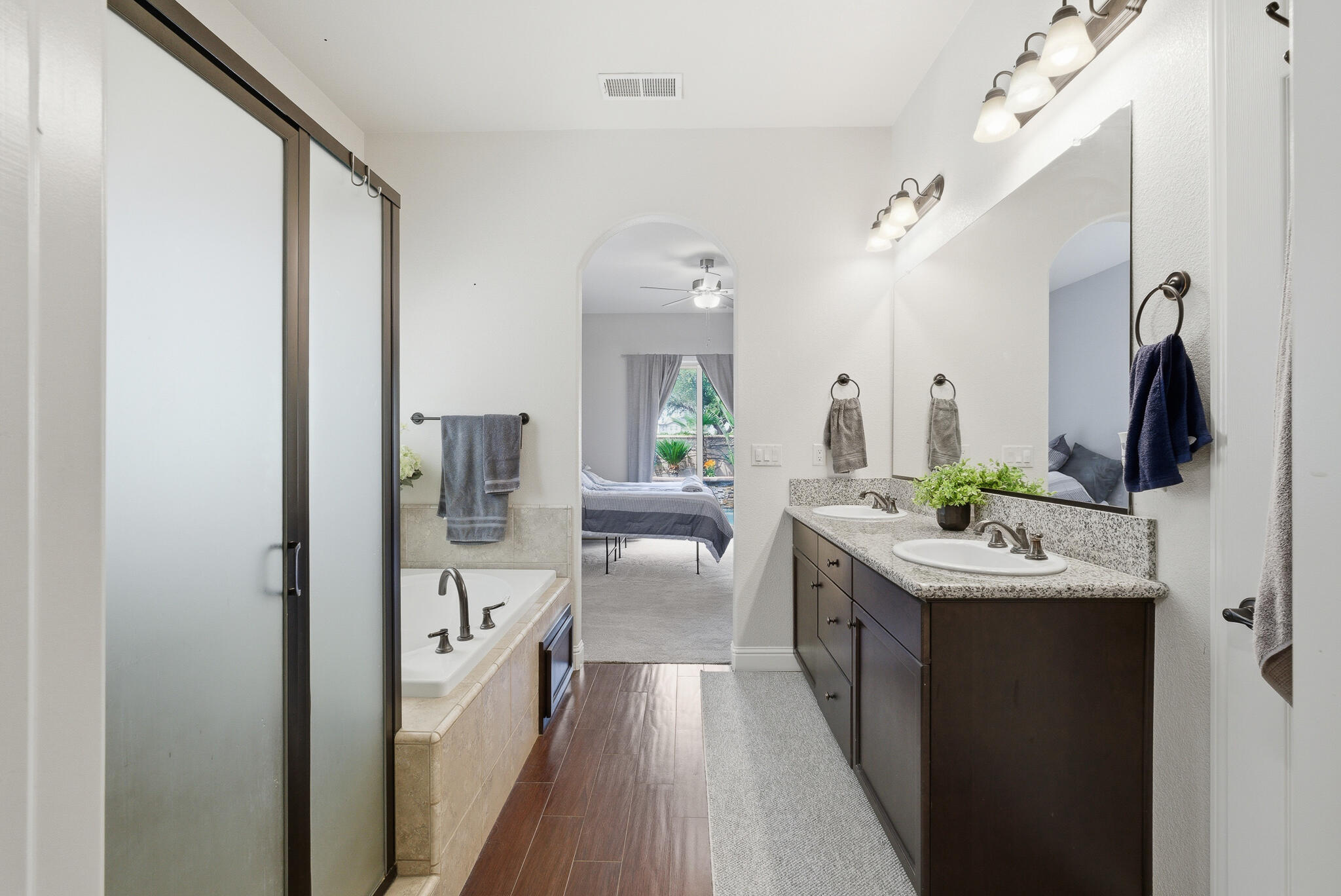 11327 N Via Napoli Dr, Fresno, CA 93730