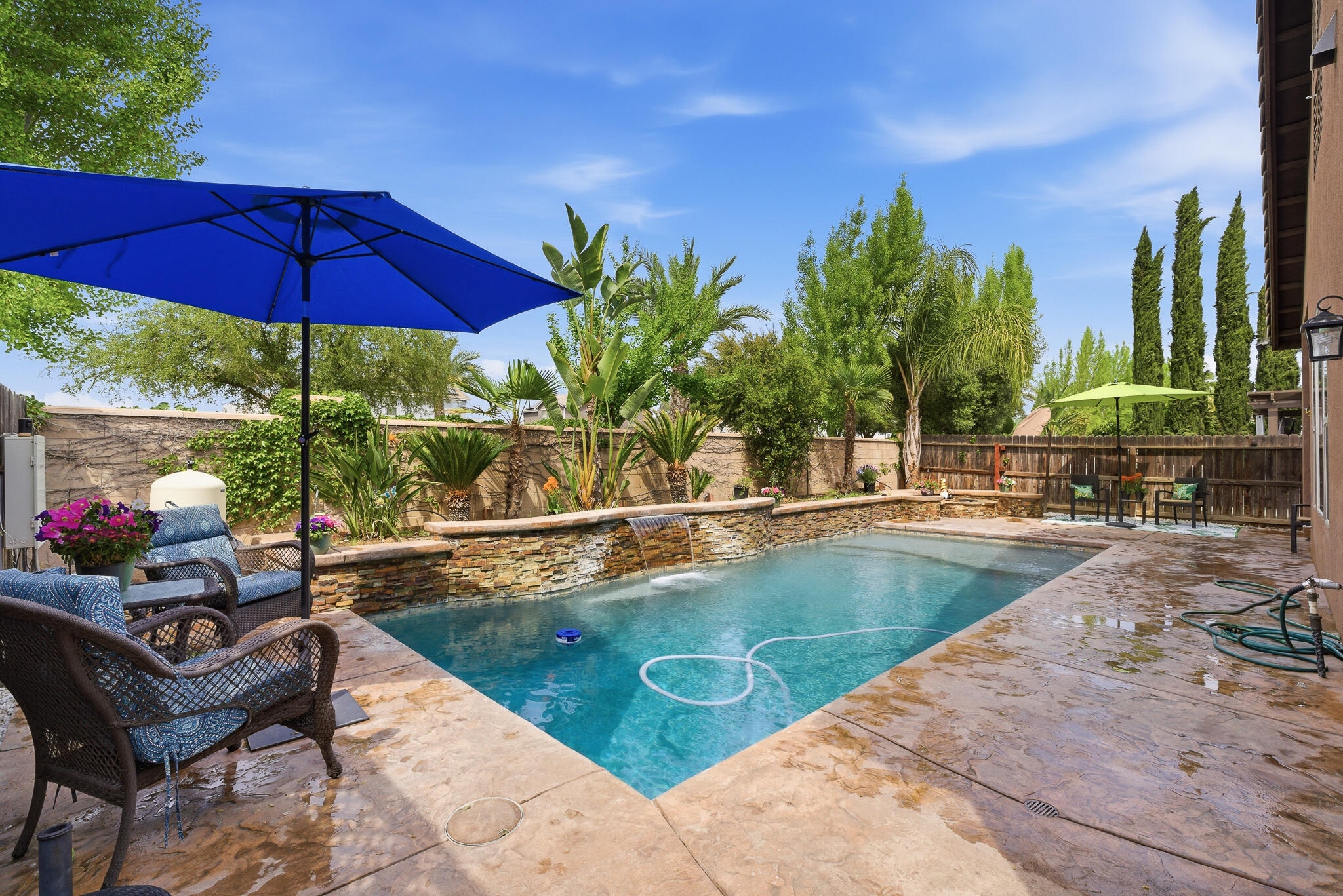 11327 N Via Napoli Dr, Fresno, CA 93730