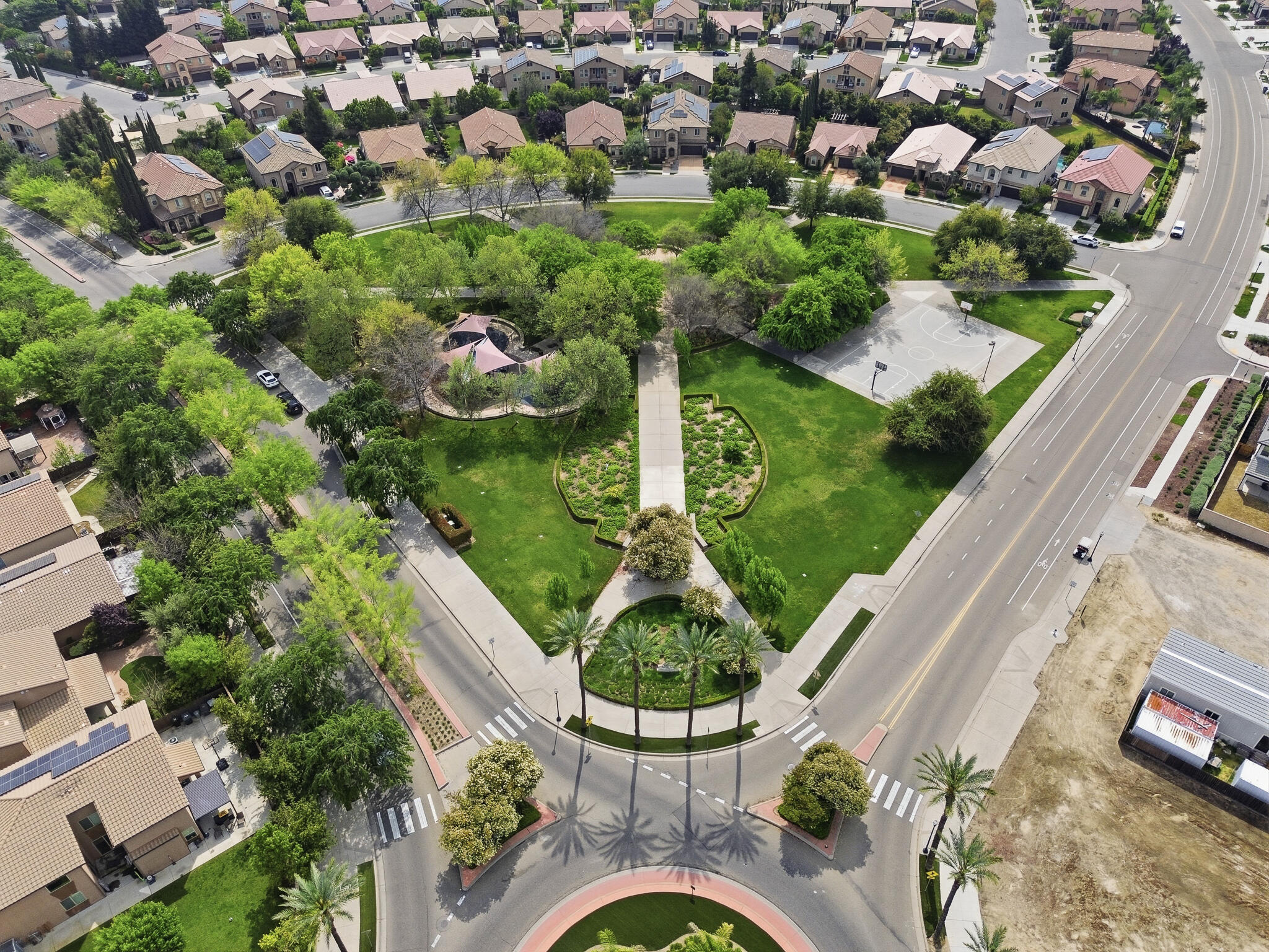 11327 N Via Napoli Dr, Fresno, CA 93730