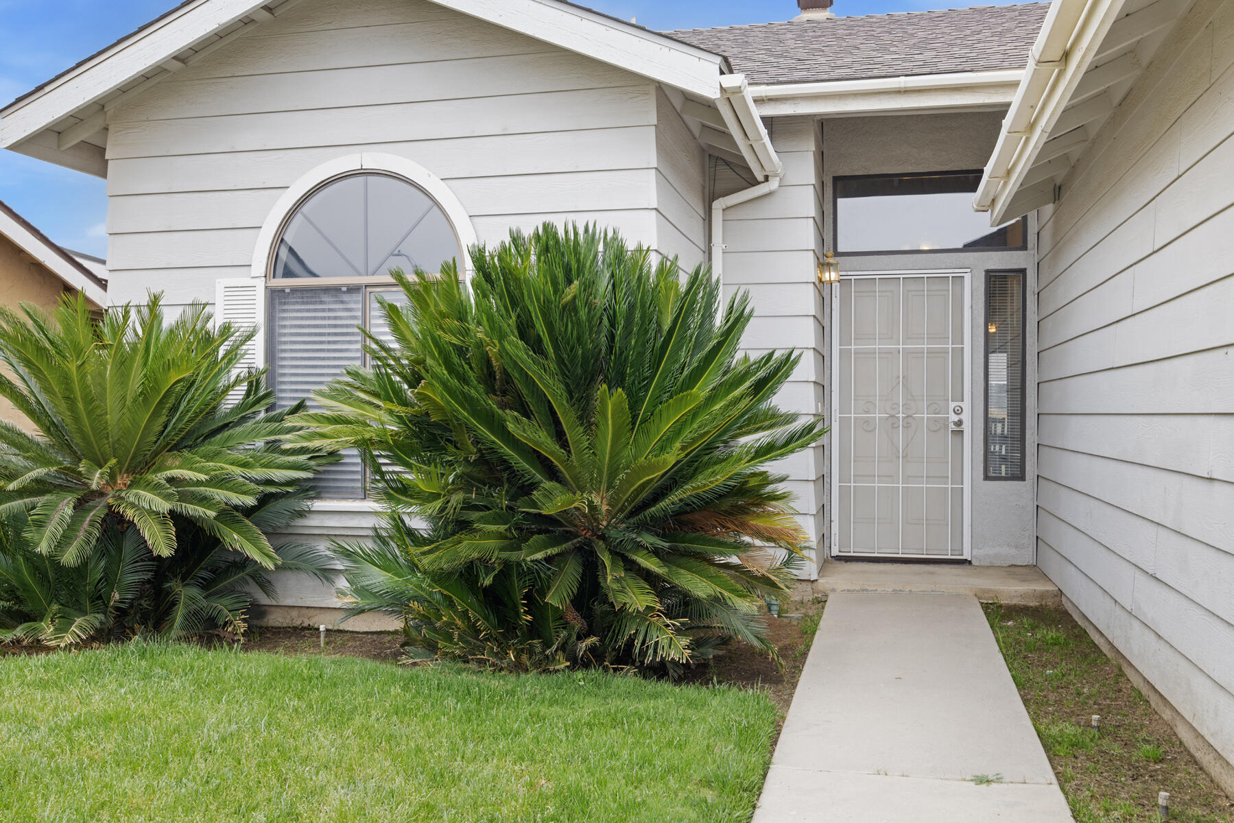 4918 W Chestnut Ave, Visalia, CA 93277