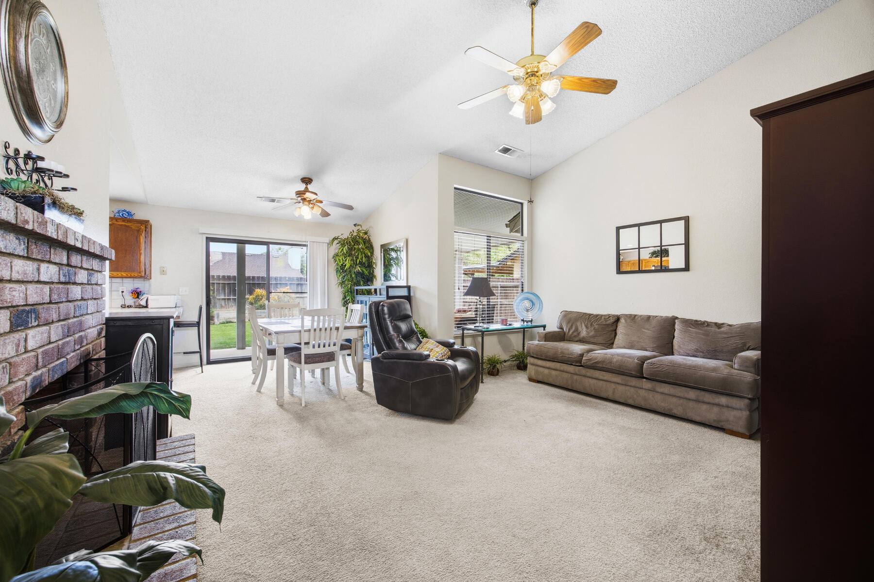 4918 W Chestnut Ave, Visalia, CA 93277