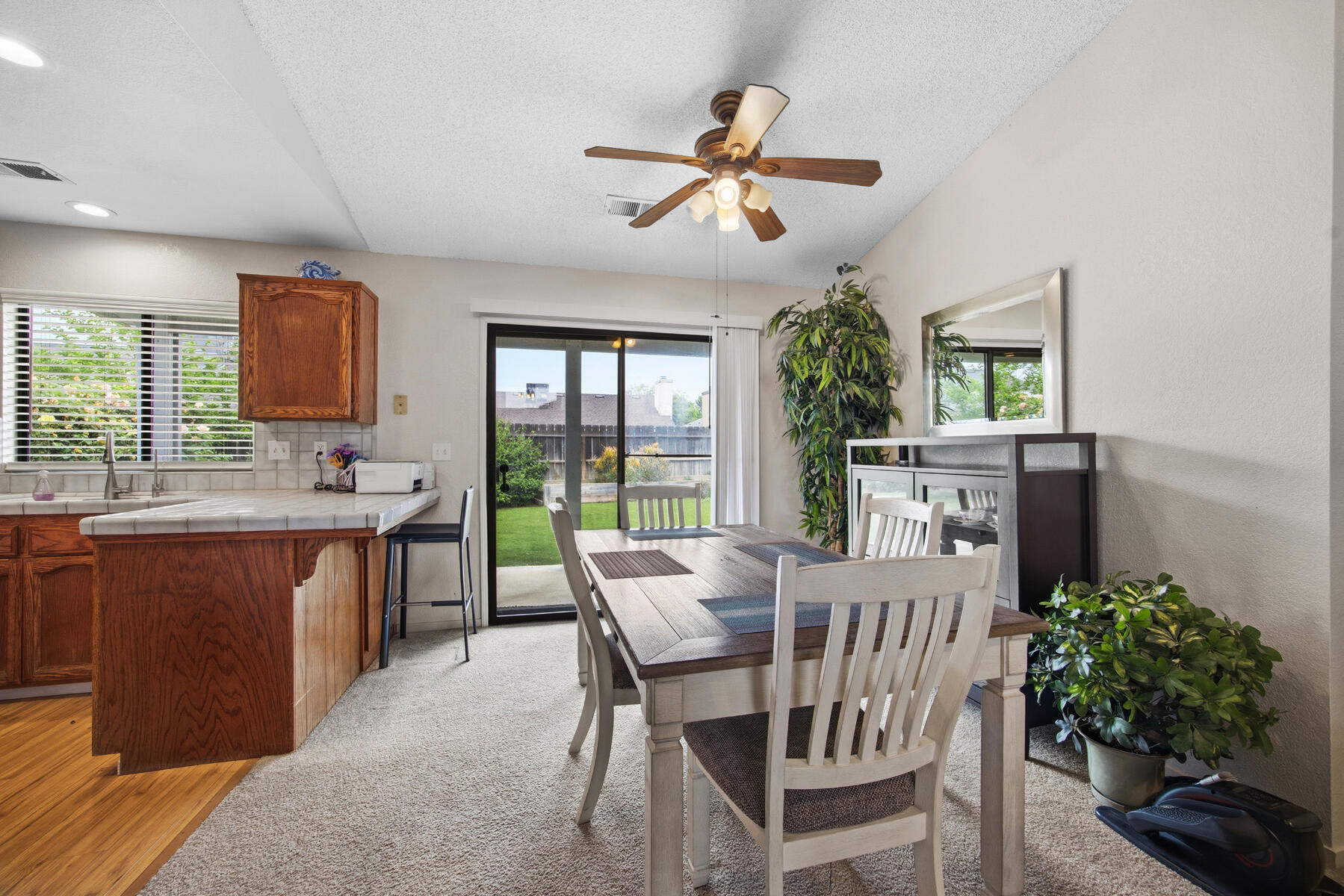 4918 W Chestnut Ave, Visalia, CA 93277