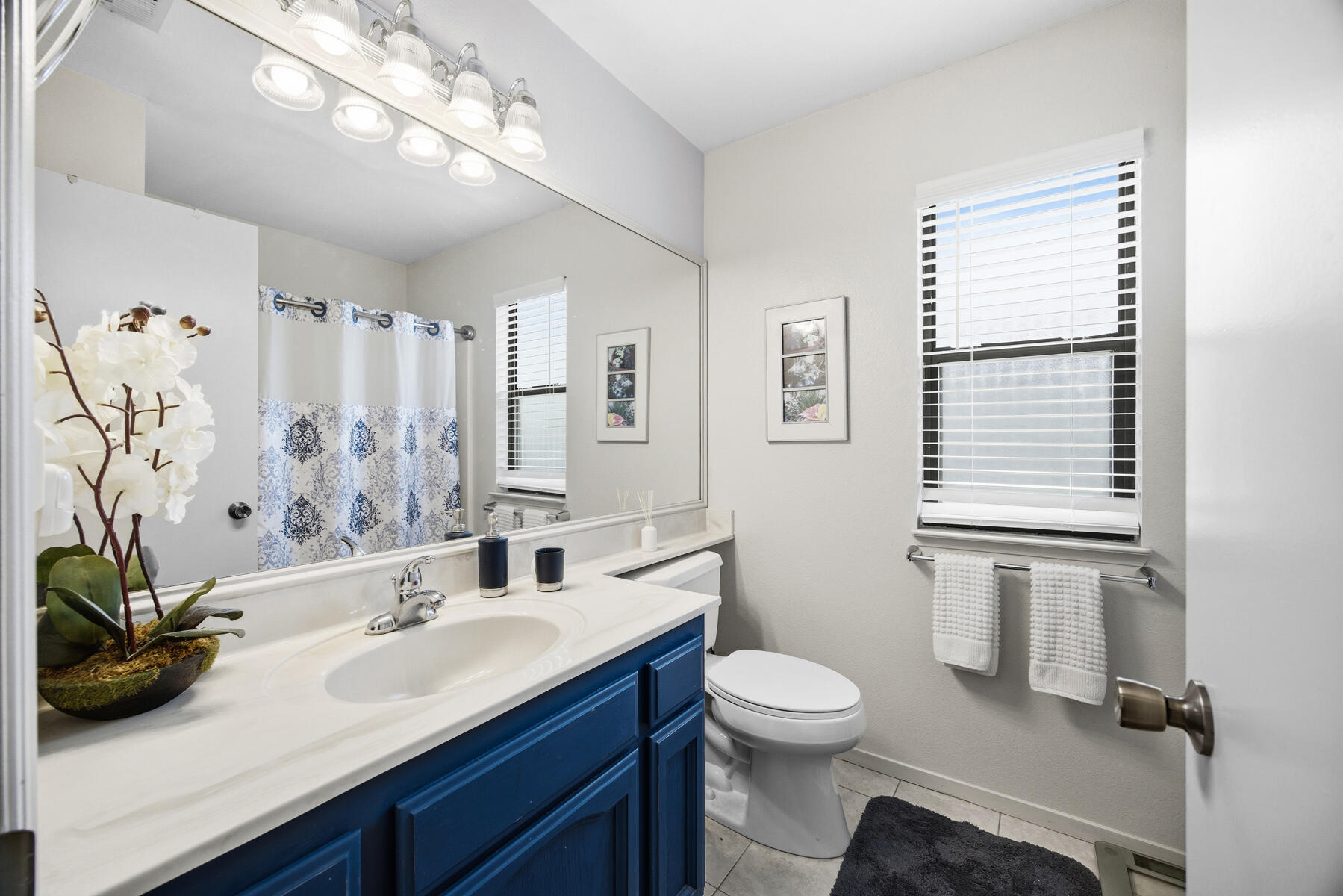 4918 W Chestnut Ave, Visalia, CA 93277