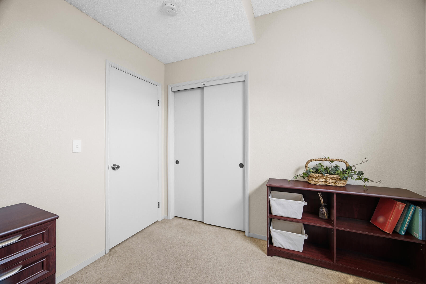 4918 W Chestnut Ave, Visalia, CA 93277