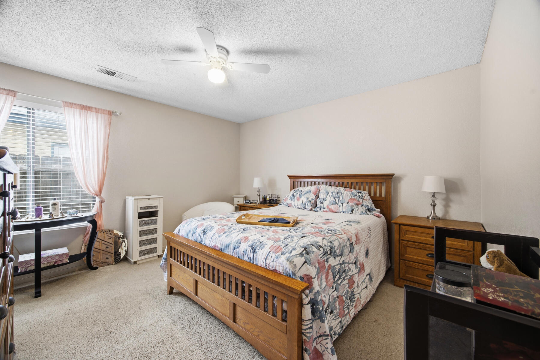 4918 W Chestnut Ave, Visalia, CA 93277