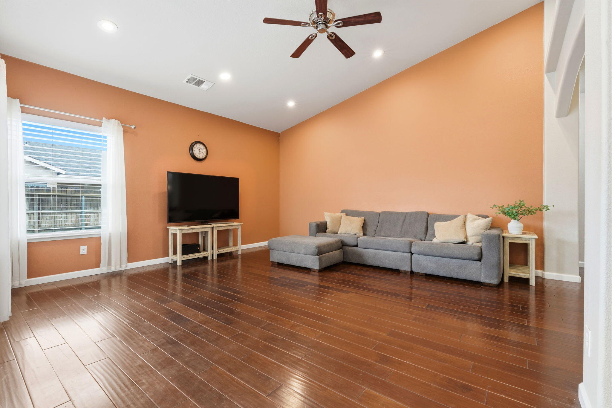 1497 Persimmon St, Lemoore, CA 93245