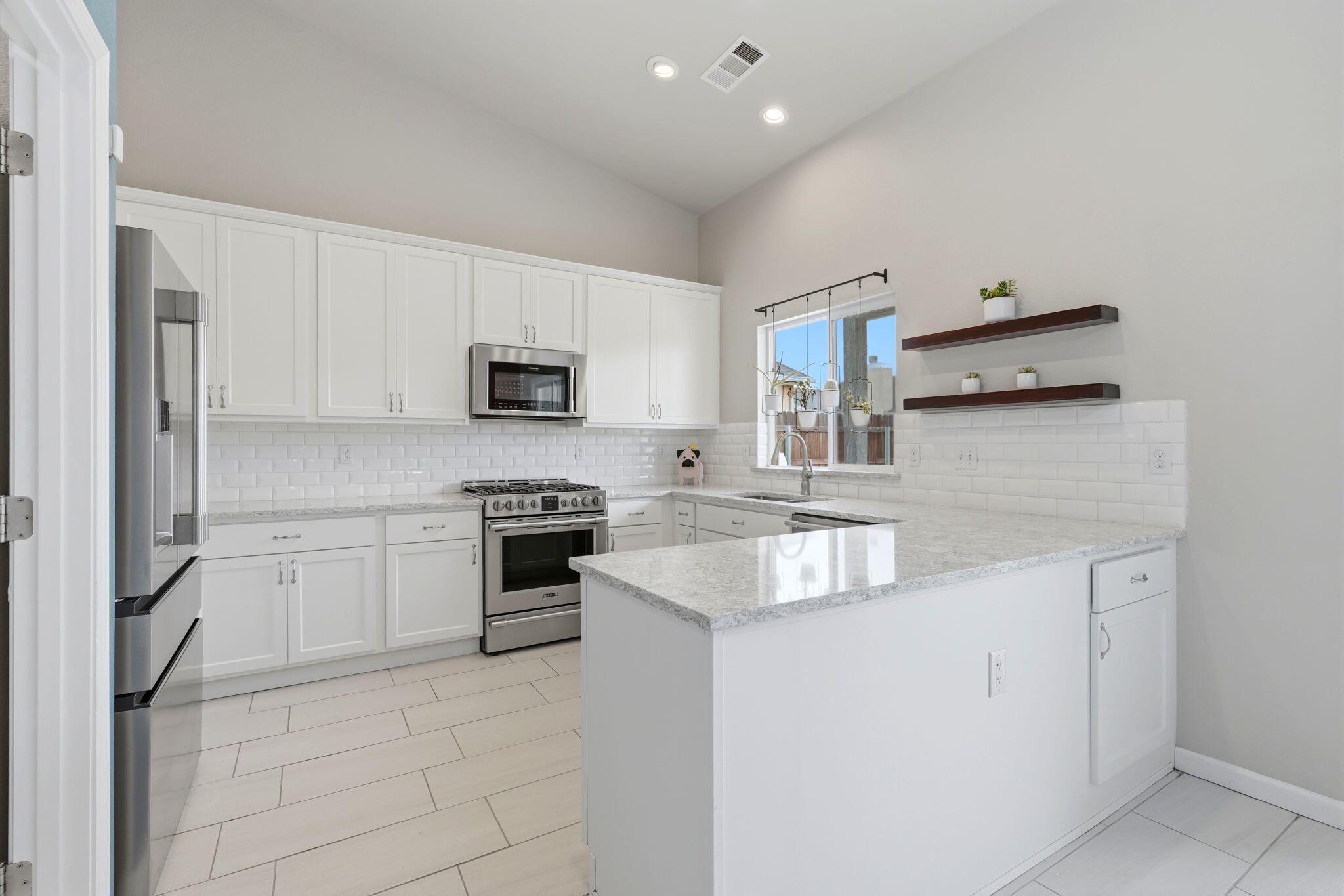 1497 Persimmon St, Lemoore, CA 93245