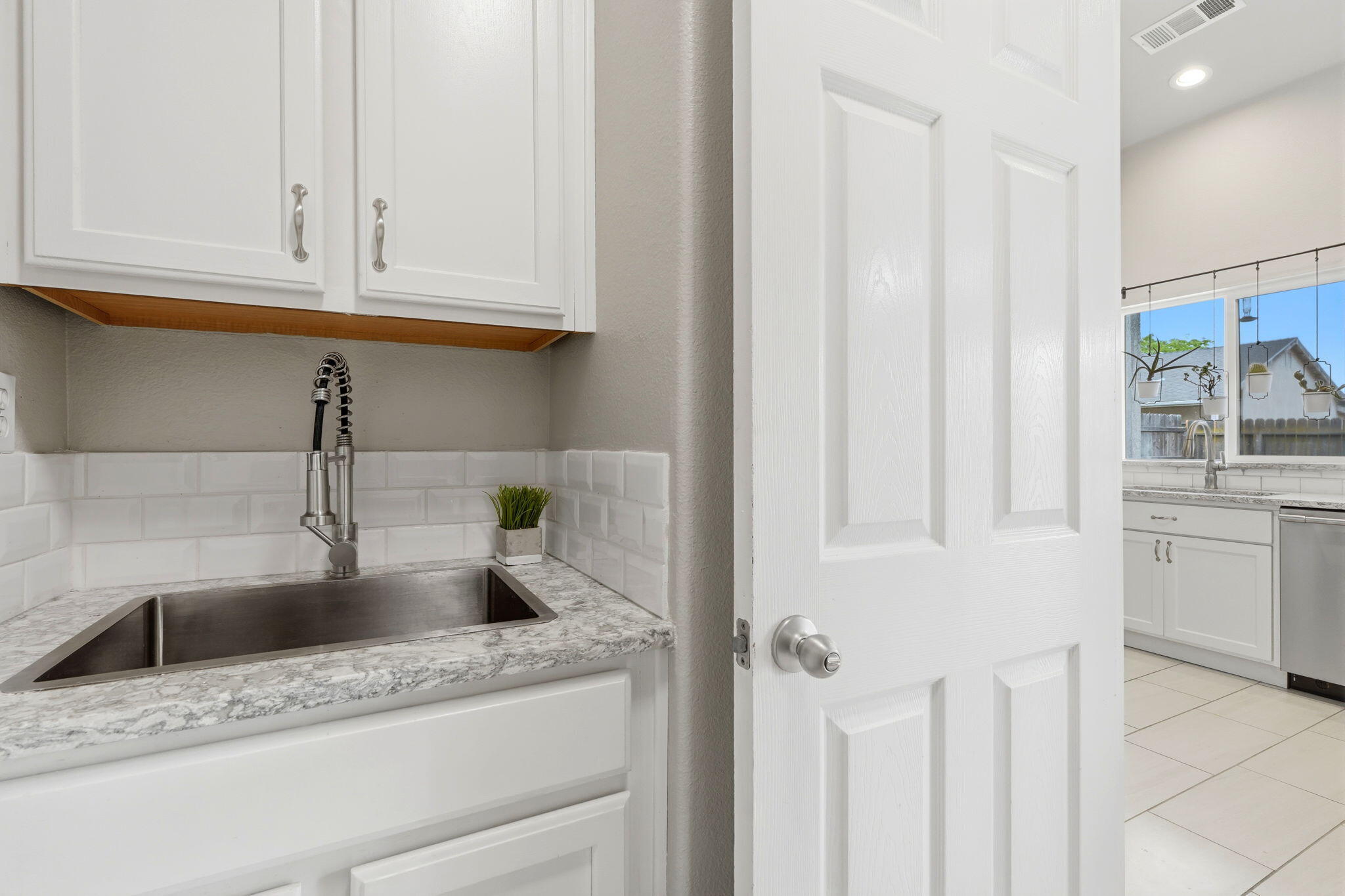 1497 Persimmon St, Lemoore, CA 93245