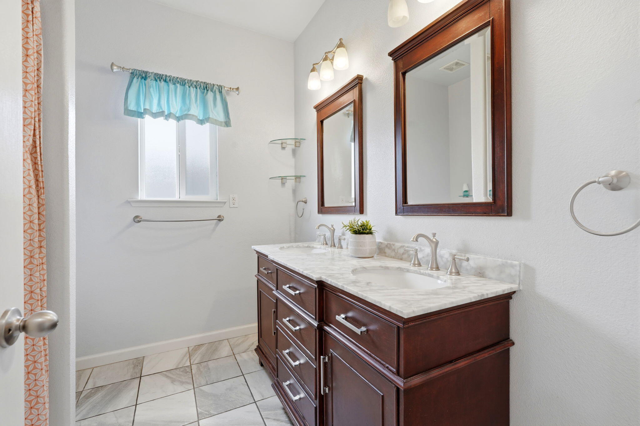 1497 Persimmon St, Lemoore, CA 93245