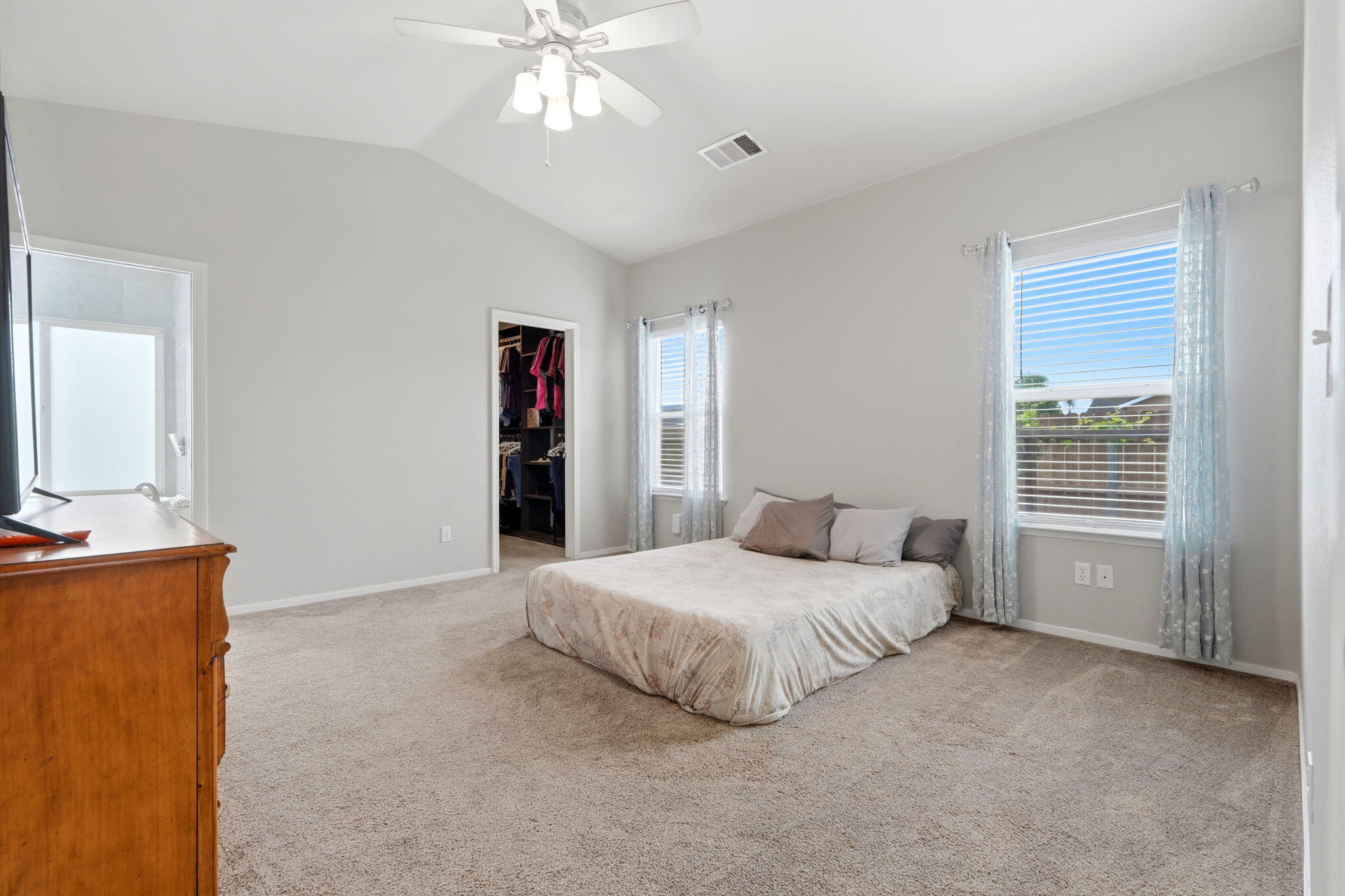 1497 Persimmon St, Lemoore, CA 93245