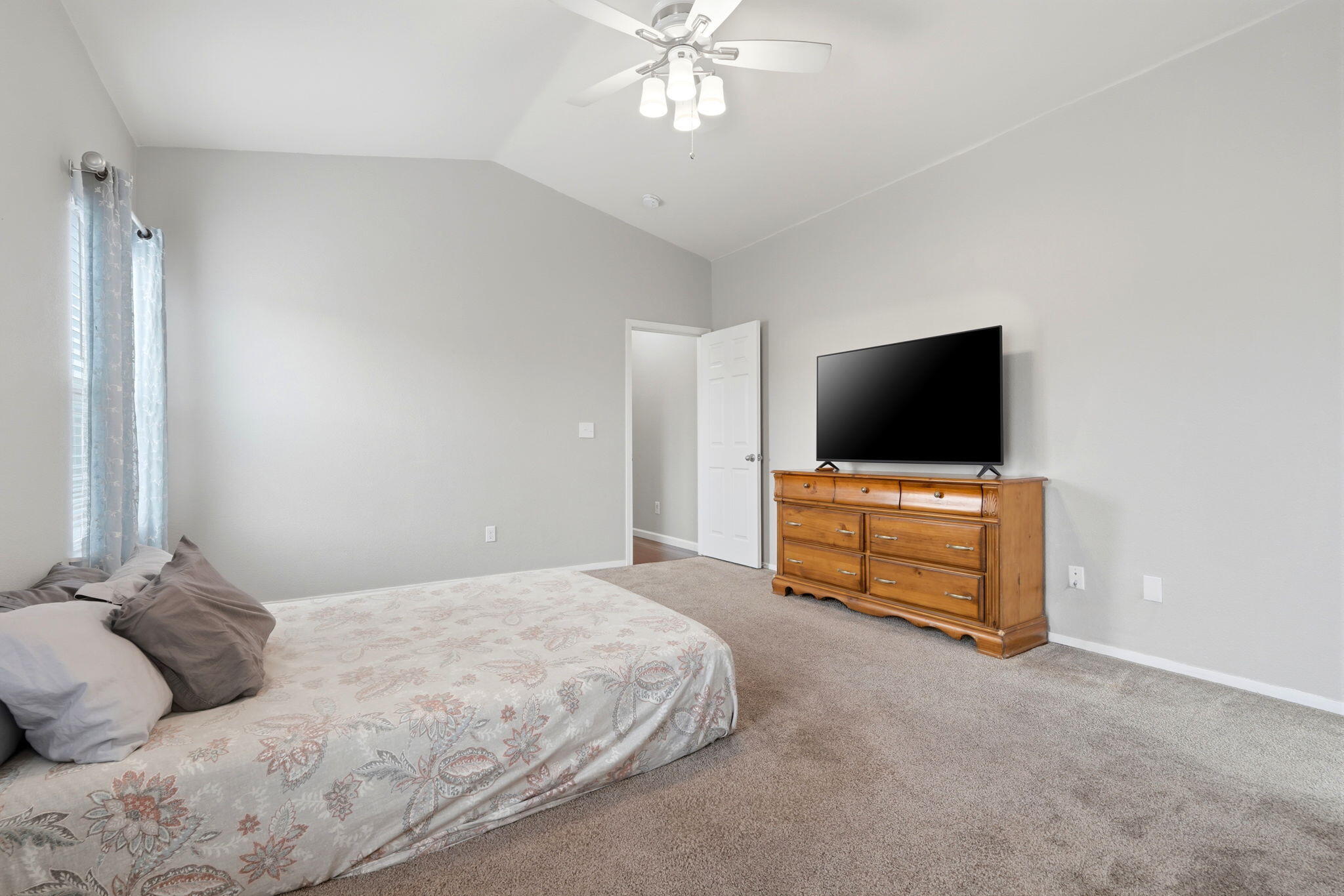 1497 Persimmon St, Lemoore, CA 93245