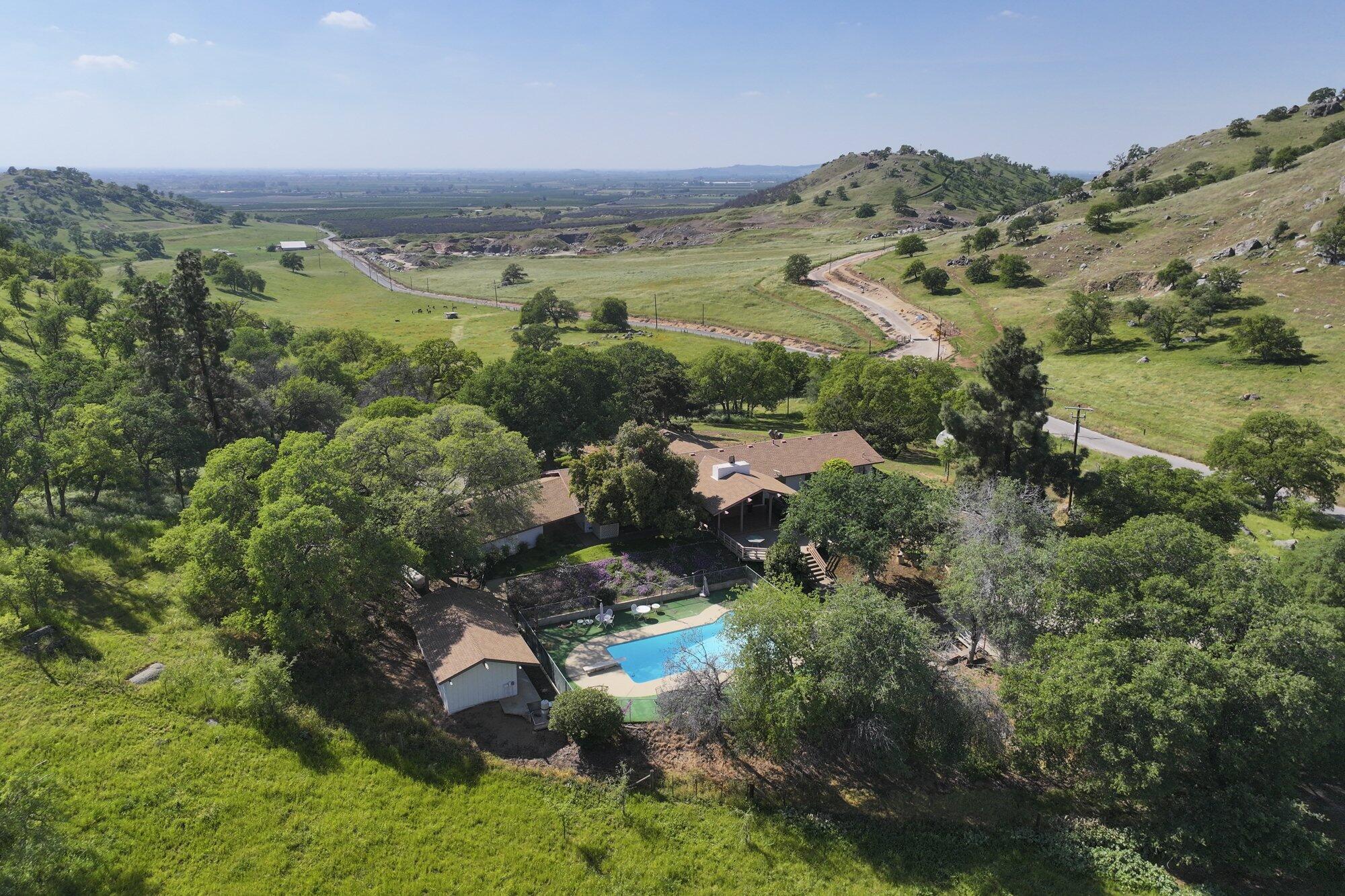 43008 Dr 152, Orosi, CA 93647