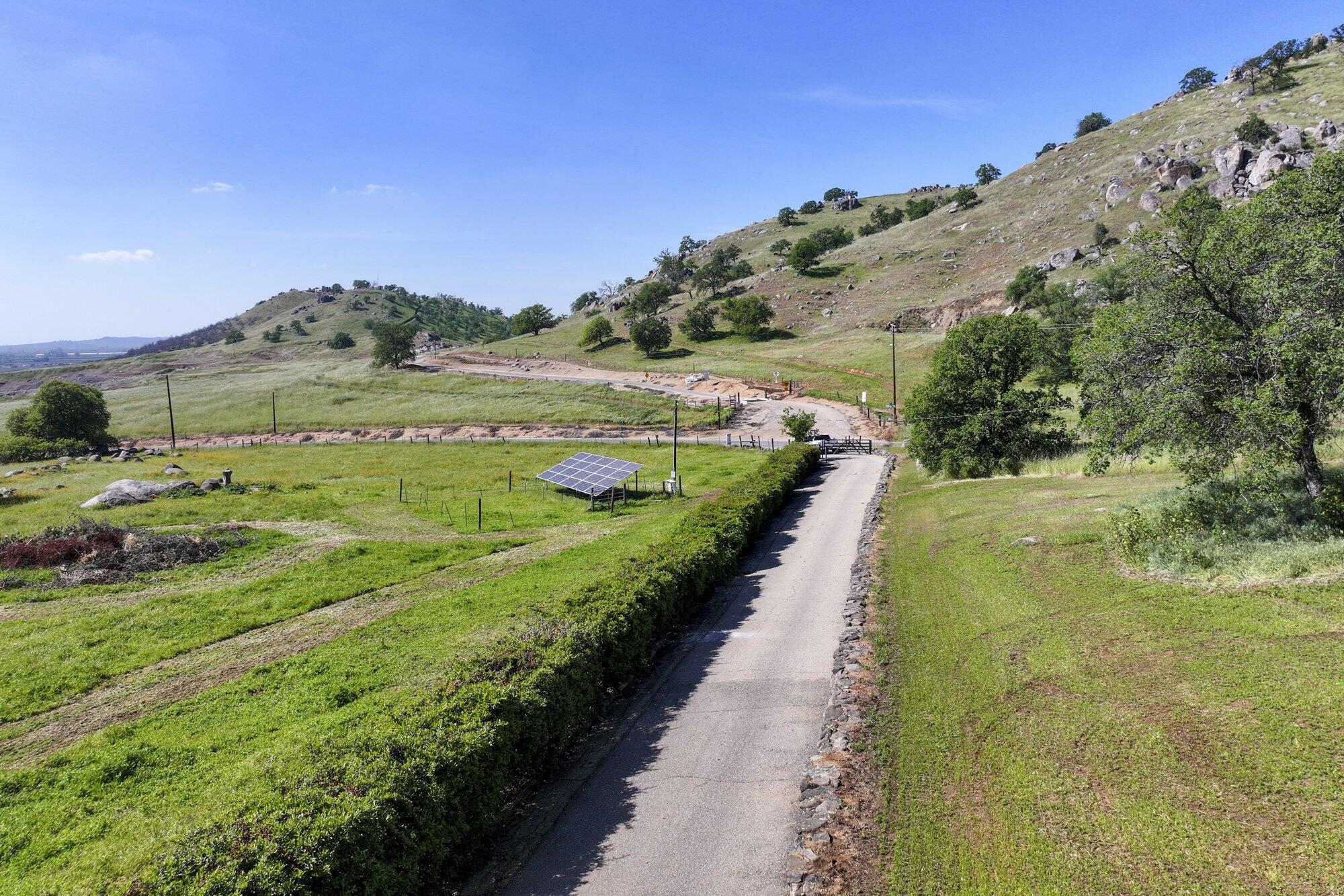 43008 Dr 152, Orosi, CA 93647