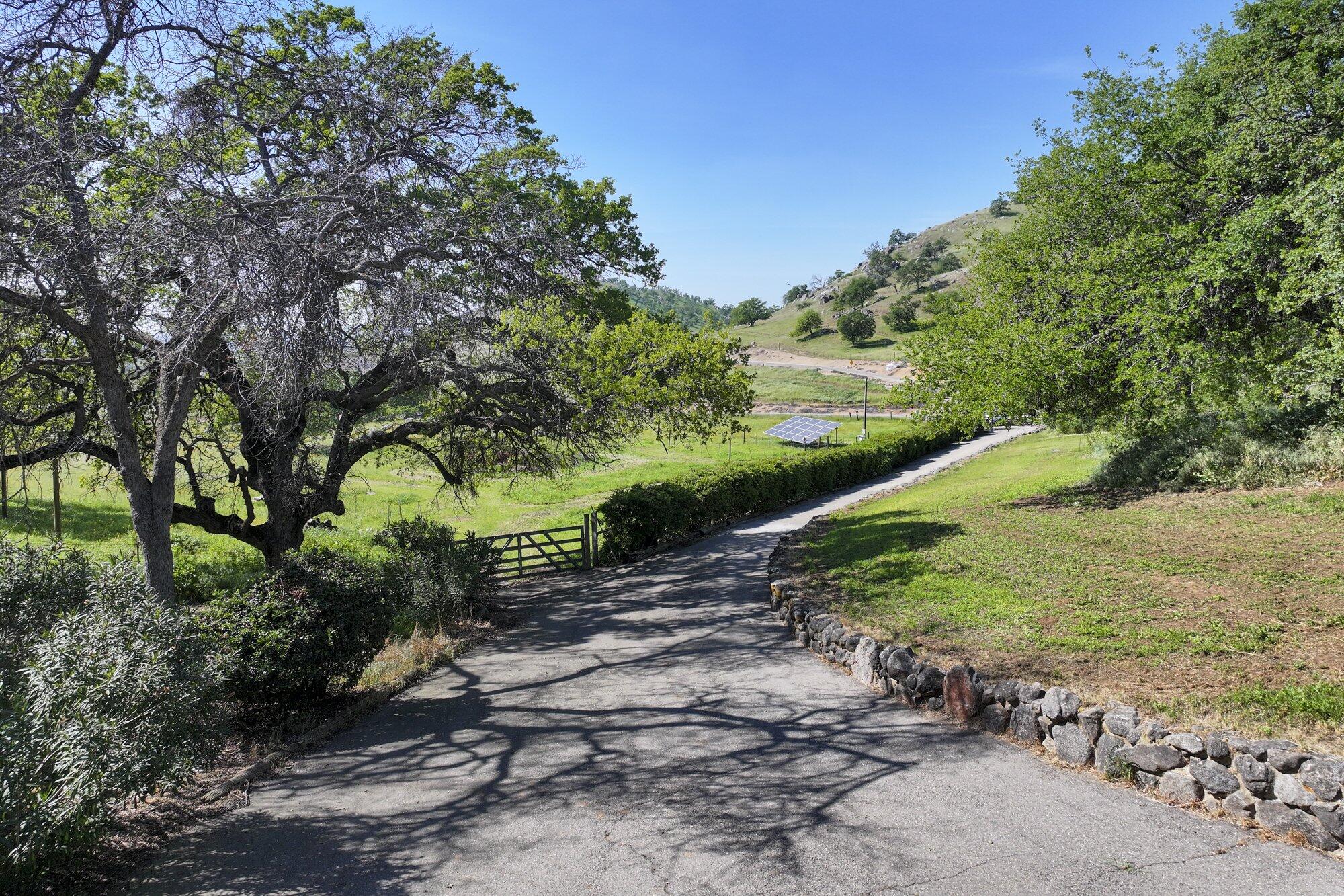 43008 Dr 152, Orosi, CA 93647