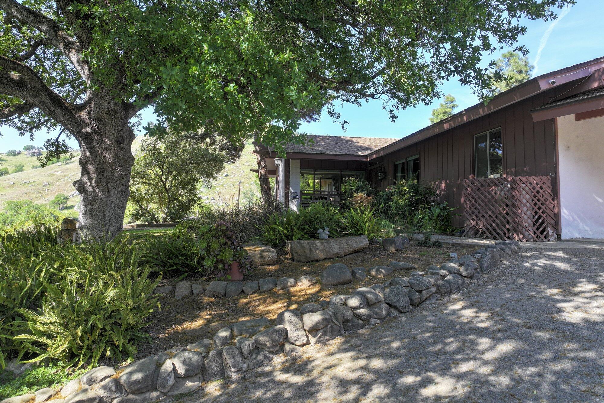 43008 Dr 152, Orosi, CA 93647