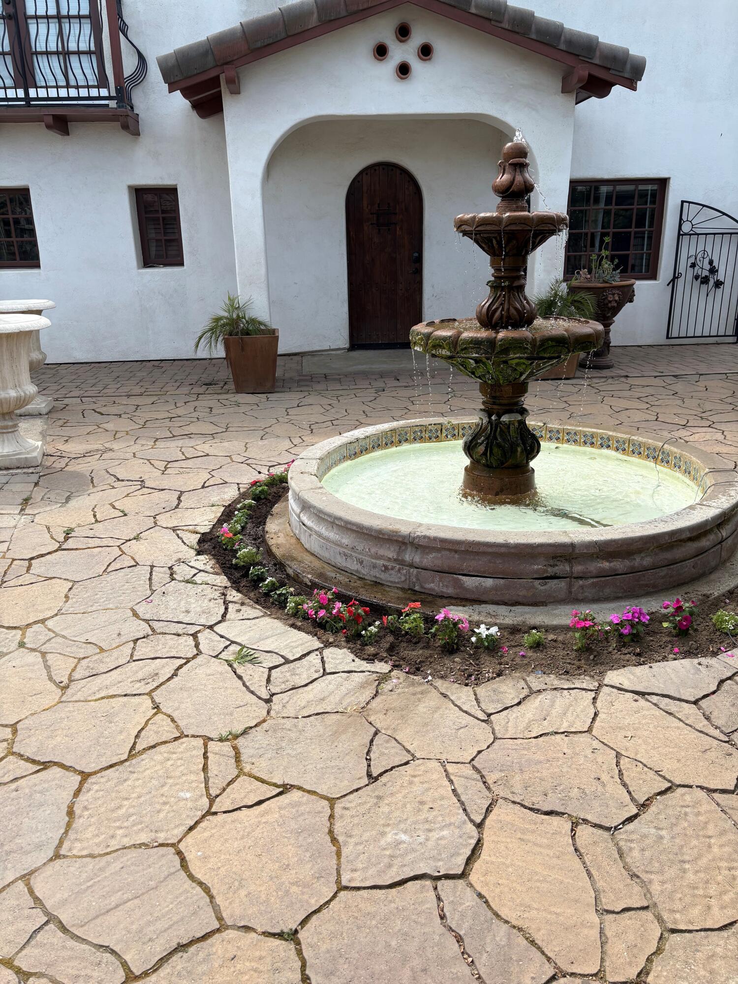 26300 N Mooney, Tulare, CA 93274