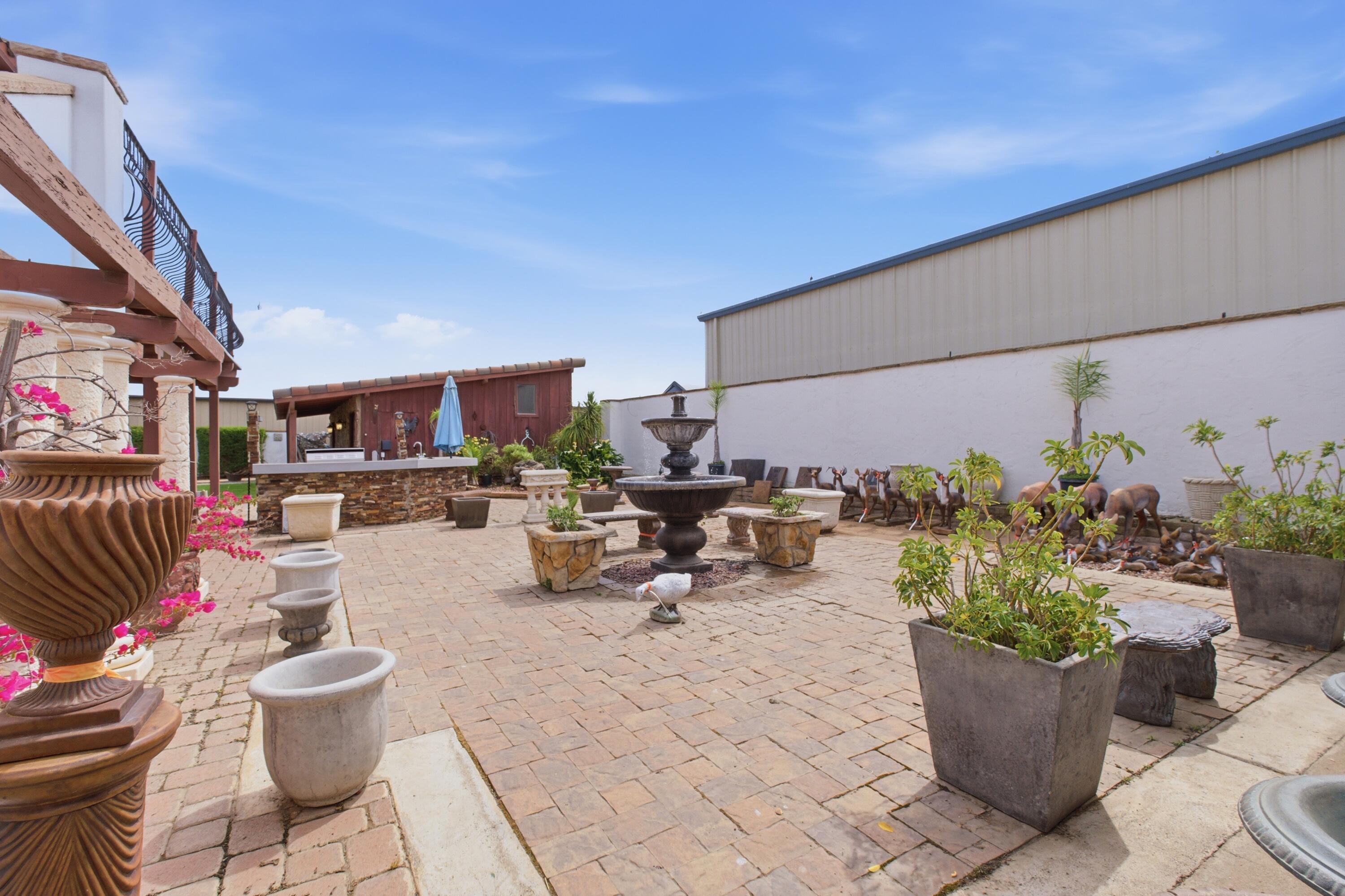 26300 N Mooney, Tulare, CA 93274