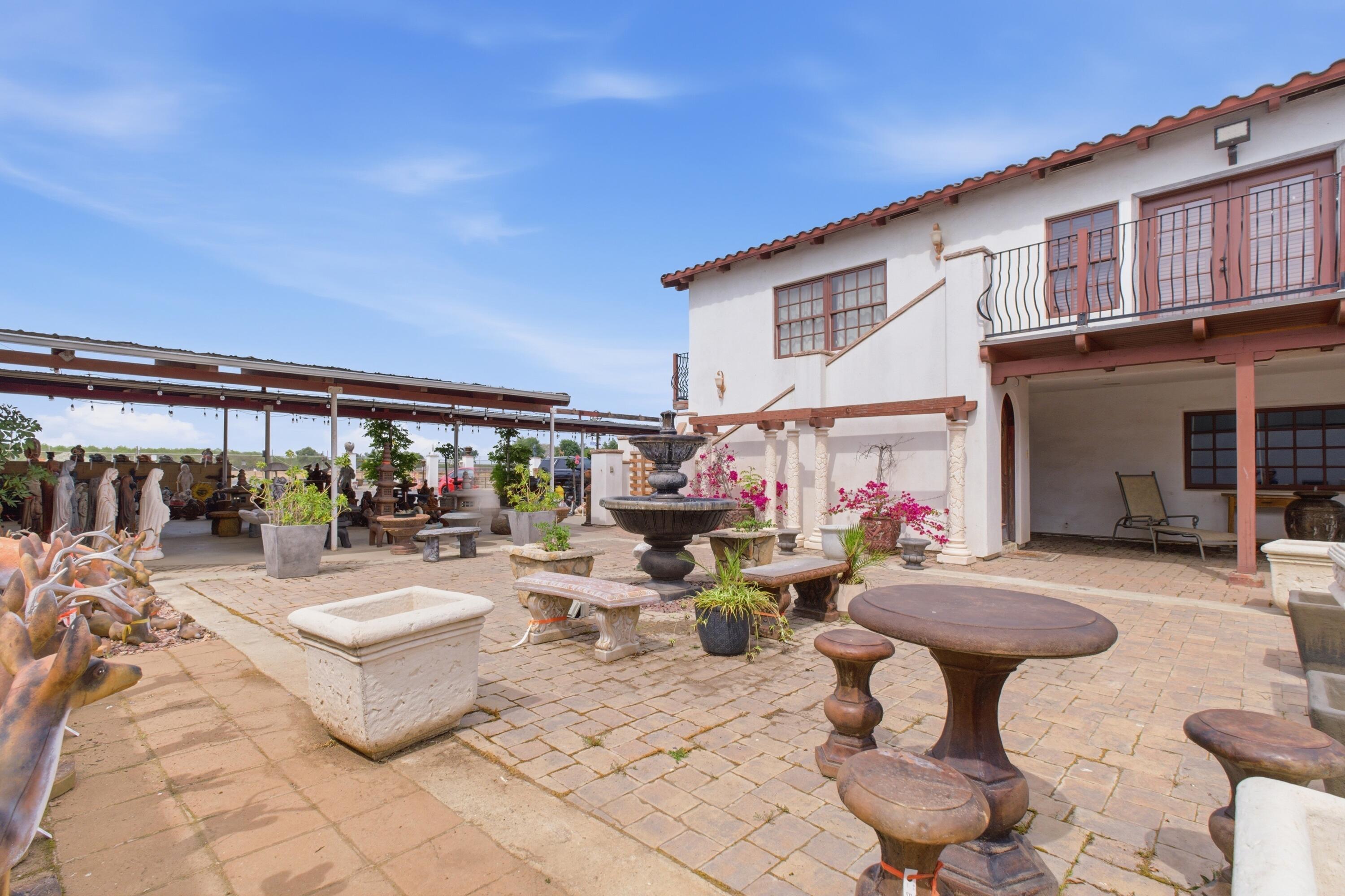 26300 N Mooney, Tulare, CA 93274