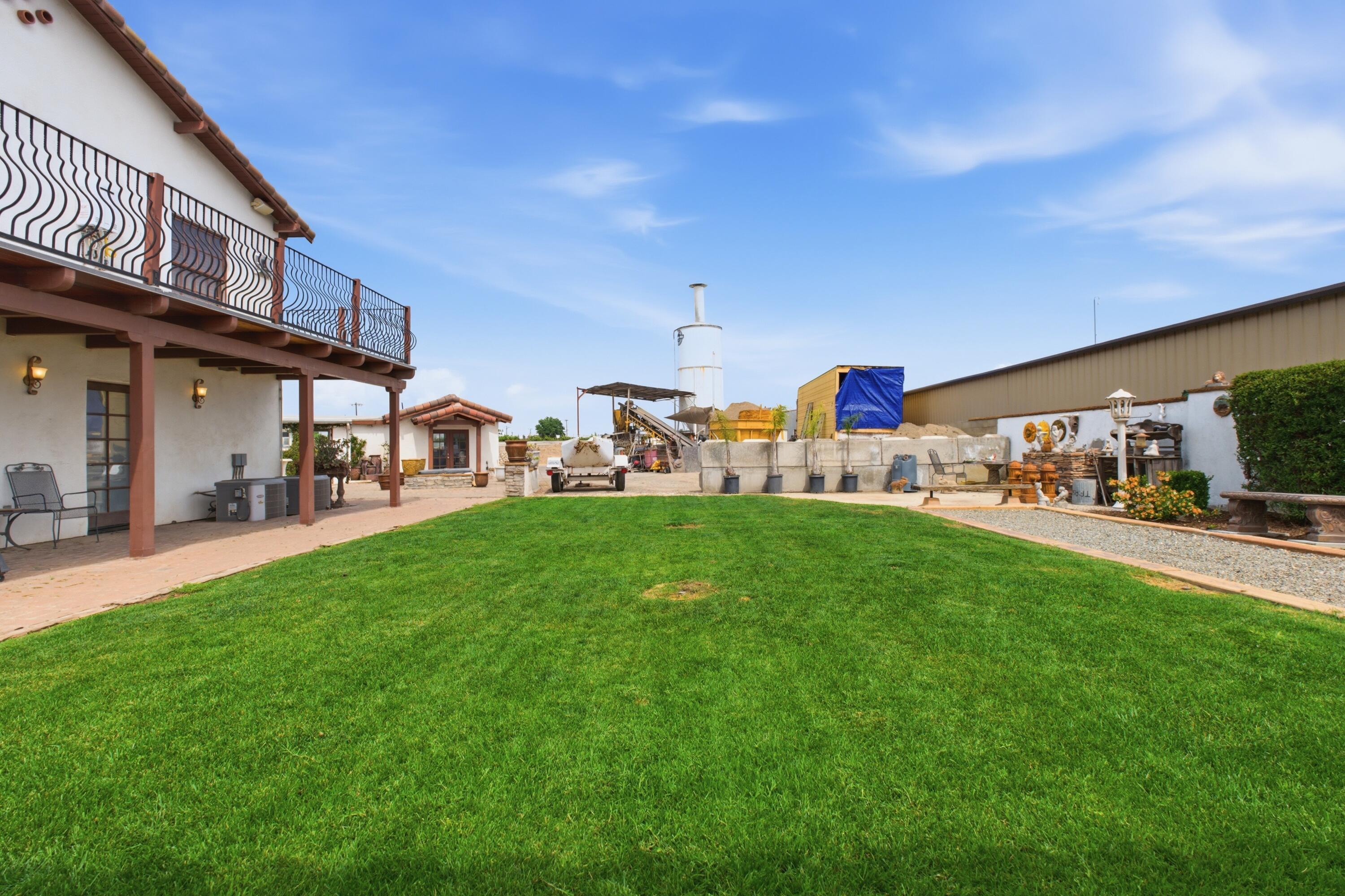 26300 N Mooney, Tulare, CA 93274