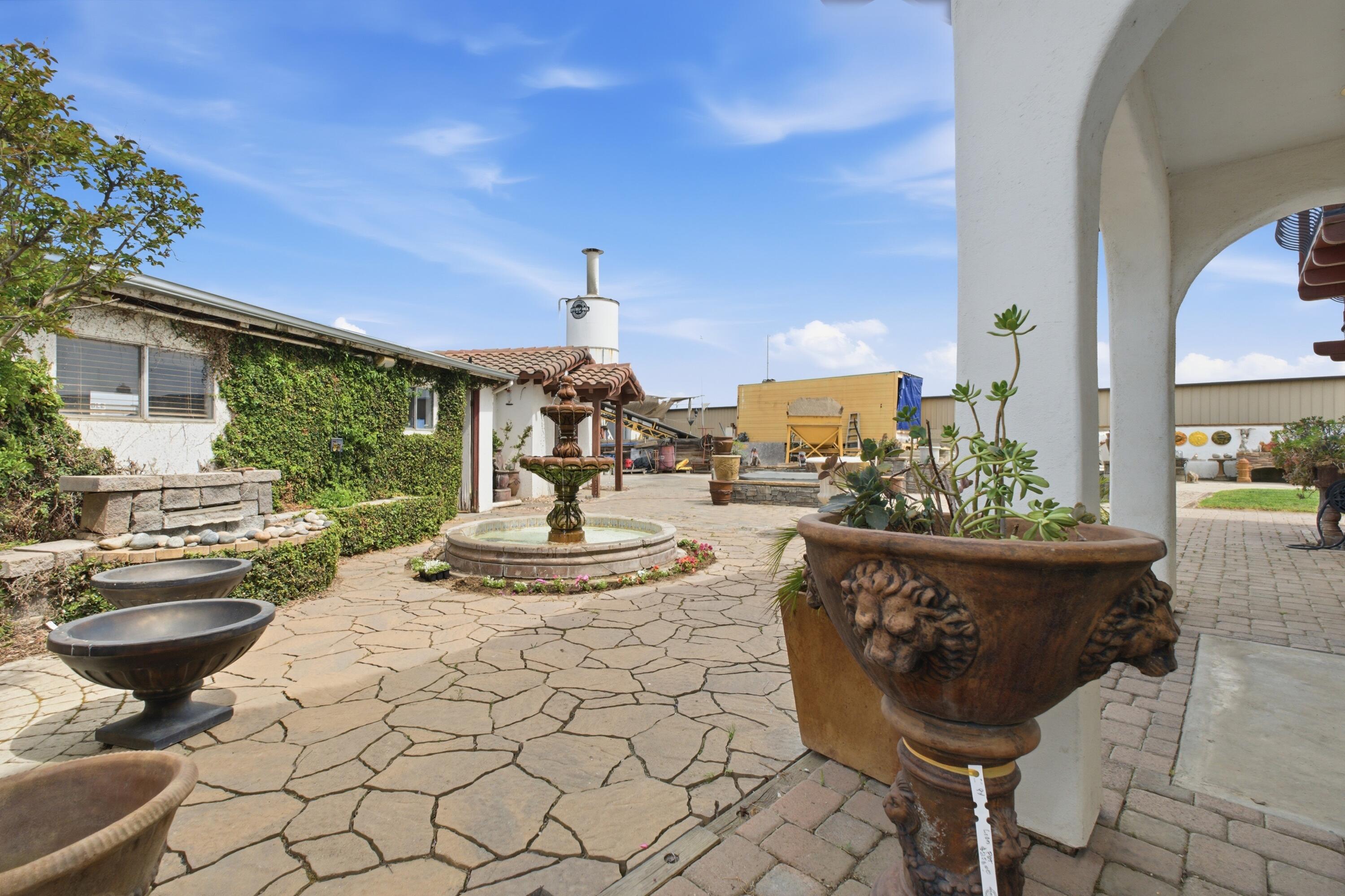 26300 N Mooney, Tulare, CA 93274