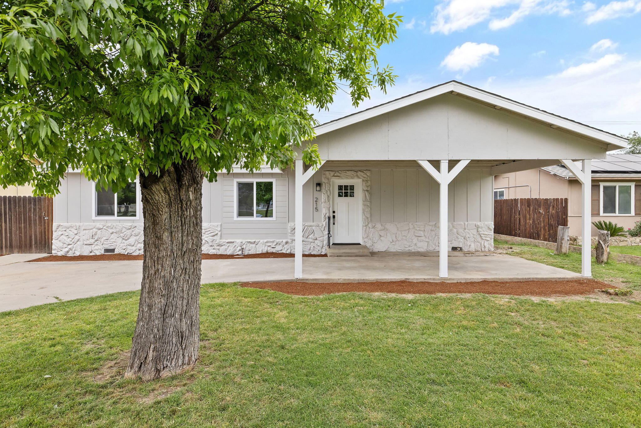 215 Lombardy Ln, Lemoore, CA 93245