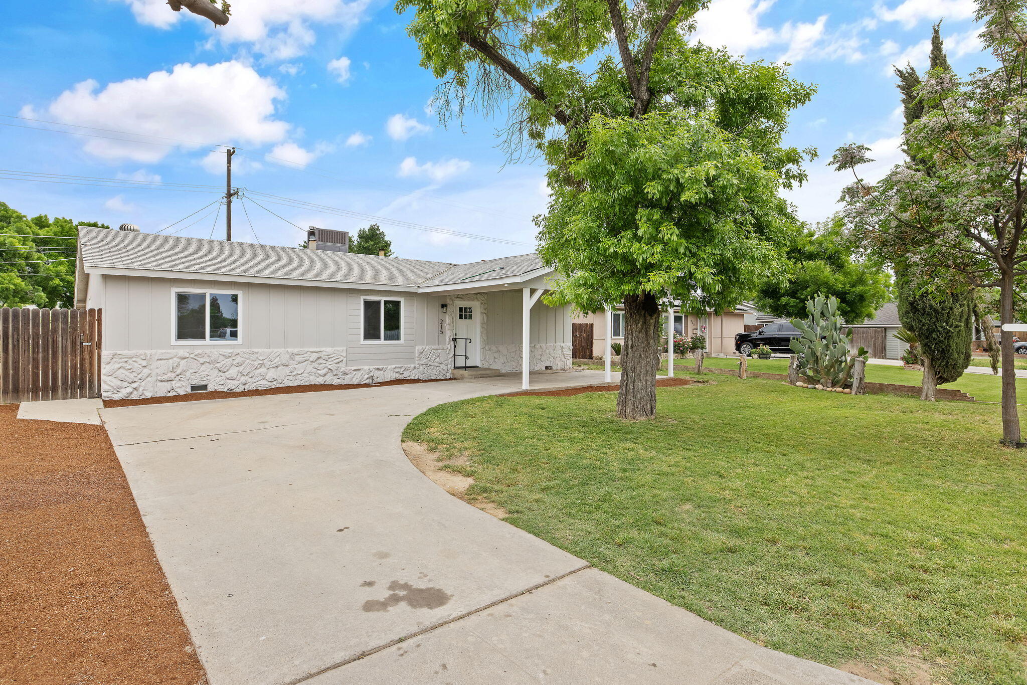 215 Lombardy Ln, Lemoore, CA 93245