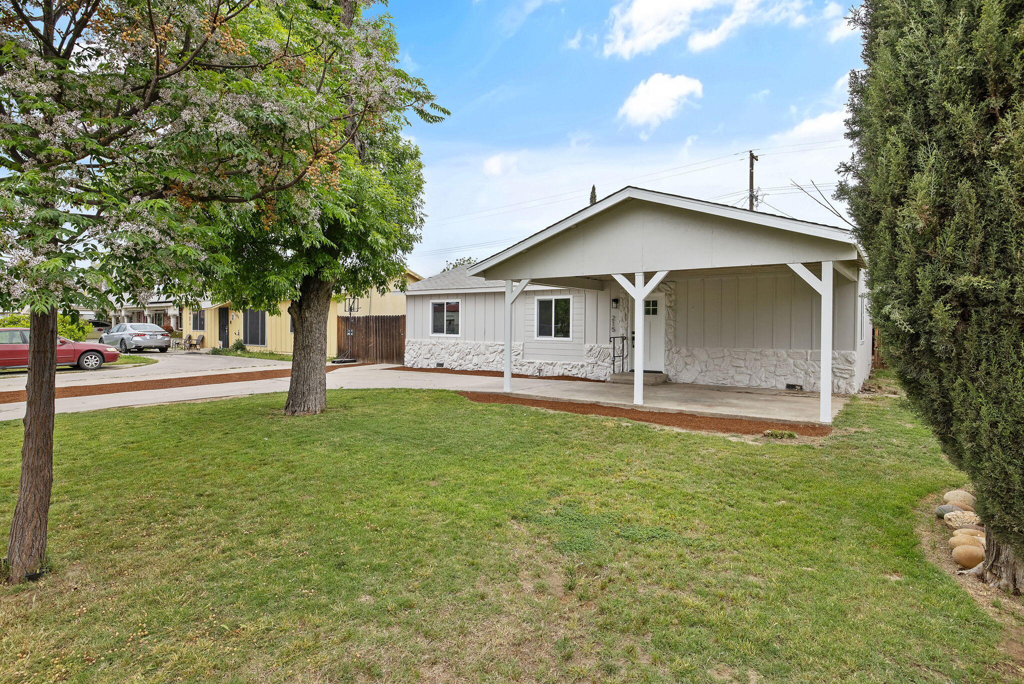 215 Lombardy Ln, Lemoore, CA 93245