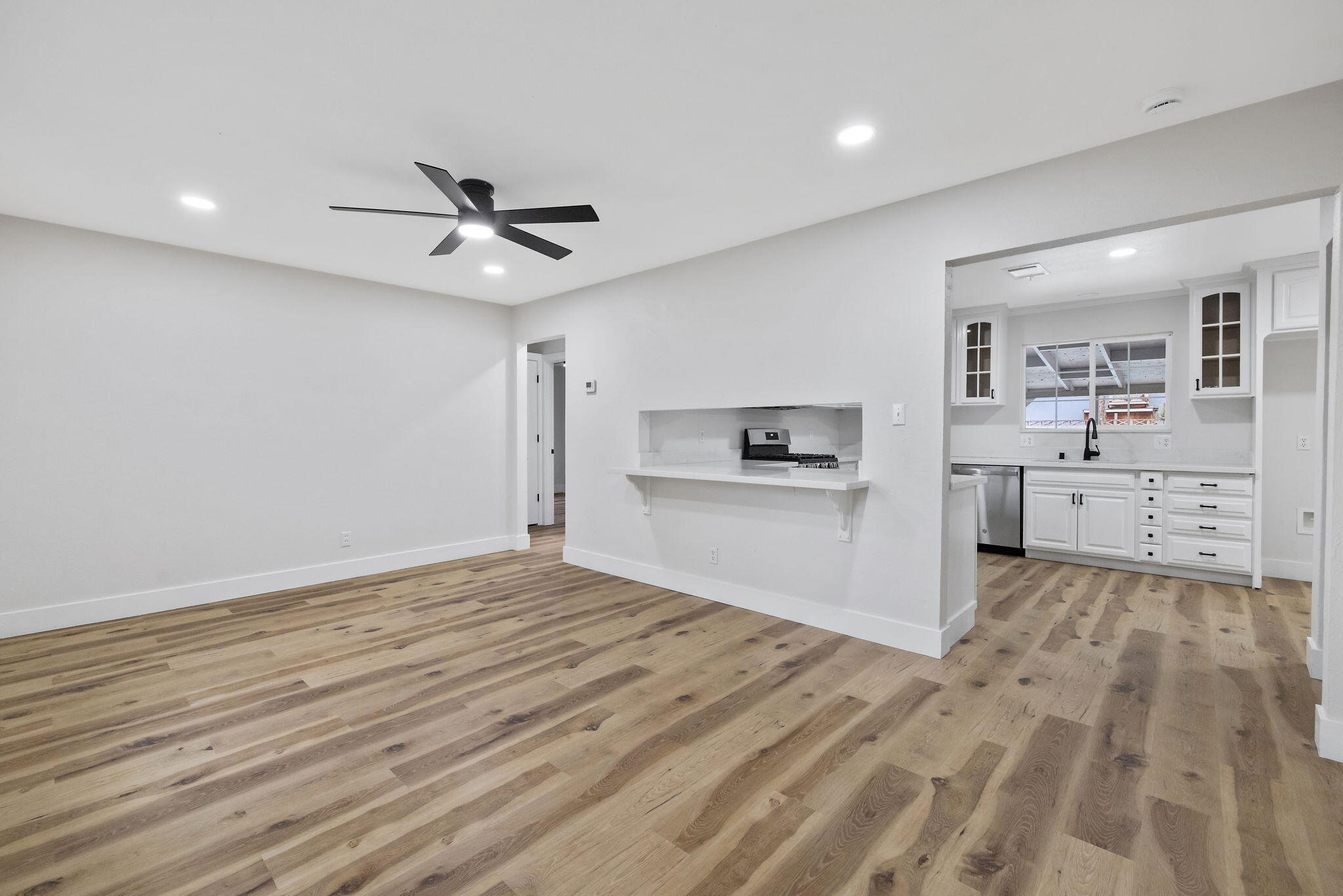 215 Lombardy Ln, Lemoore, CA 93245