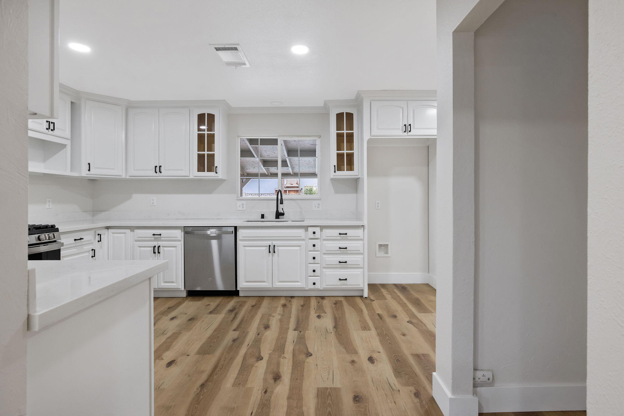 215 Lombardy Ln, Lemoore, CA 93245