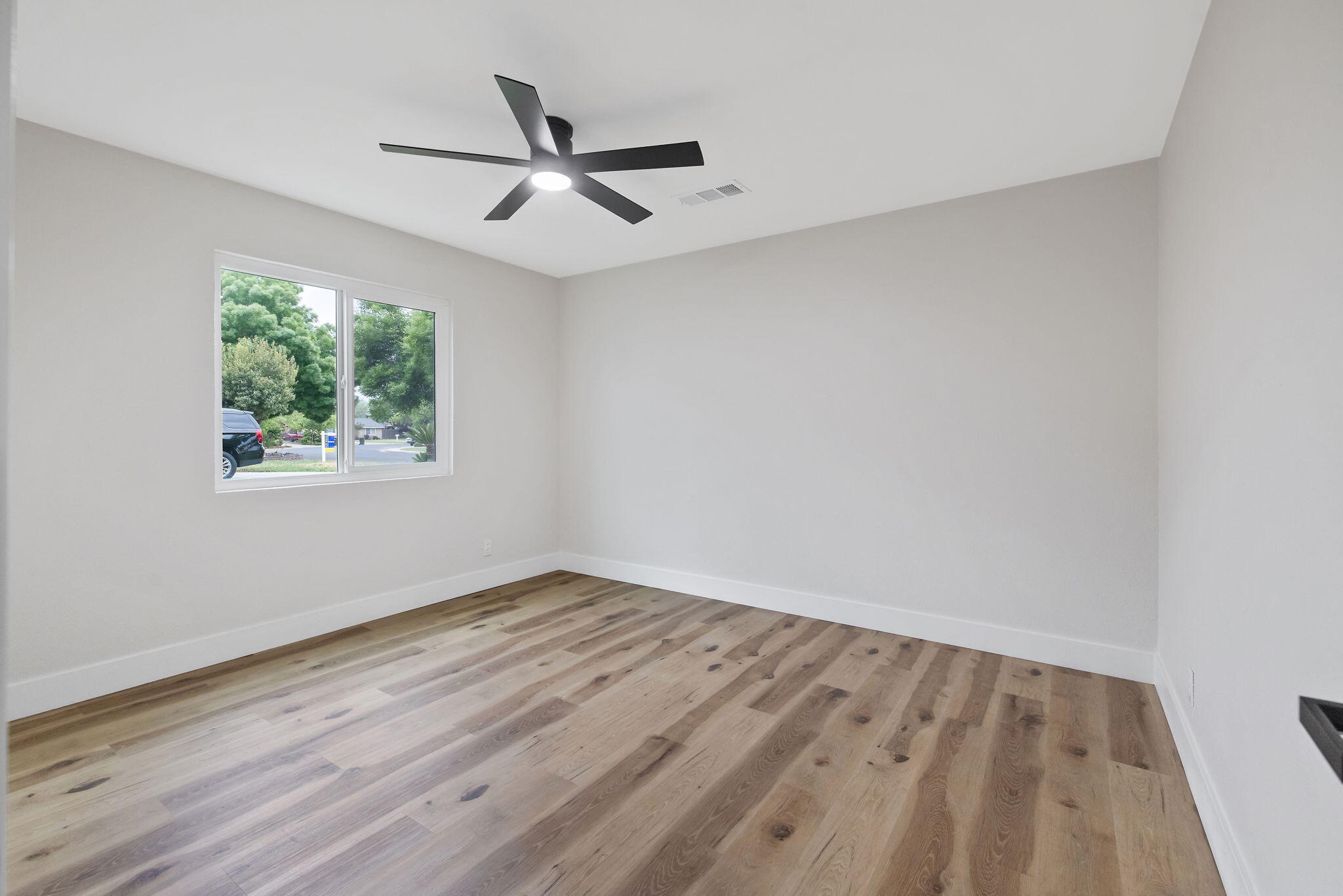 215 Lombardy Ln, Lemoore, CA 93245