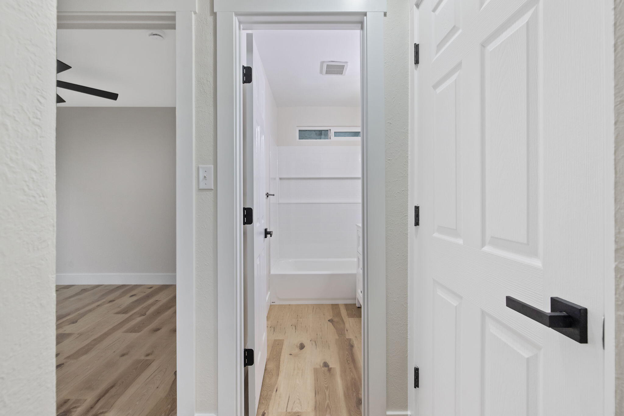 215 Lombardy Ln, Lemoore, CA 93245