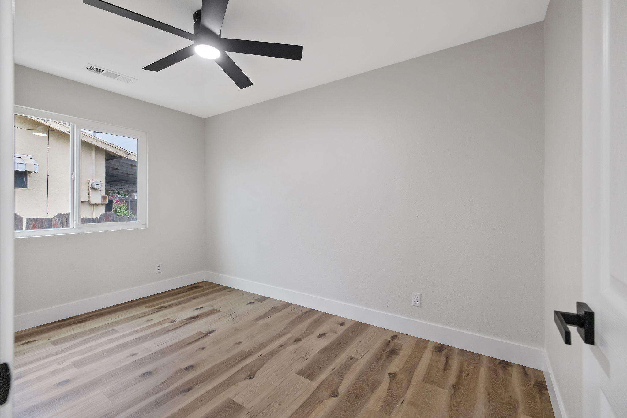 215 Lombardy Ln, Lemoore, CA 93245